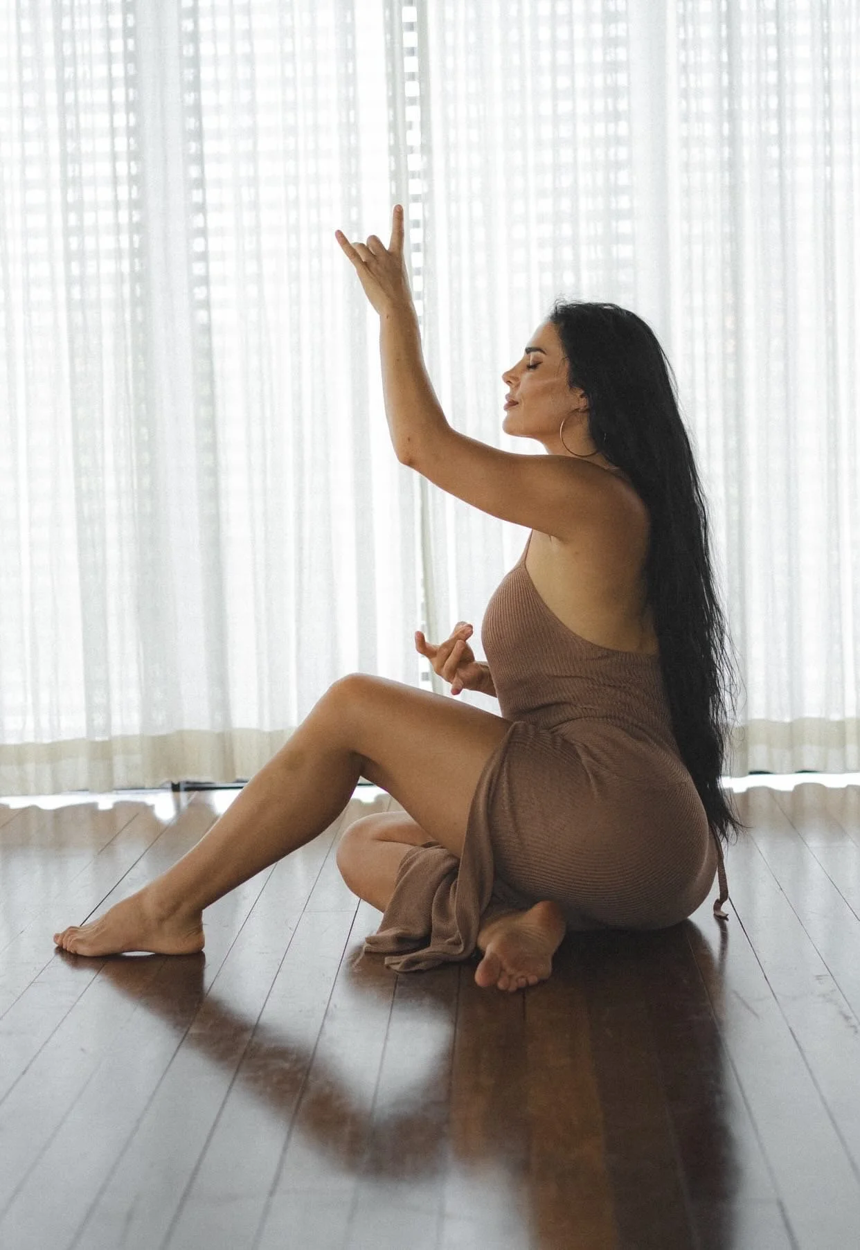 Chelsea supports women to reconnect with their body, intuition and authentic self through trauma-informed Kundalini activation, embodiment practices and feminine energy work. Her sessions are designed to help release stored emotional patterns, create