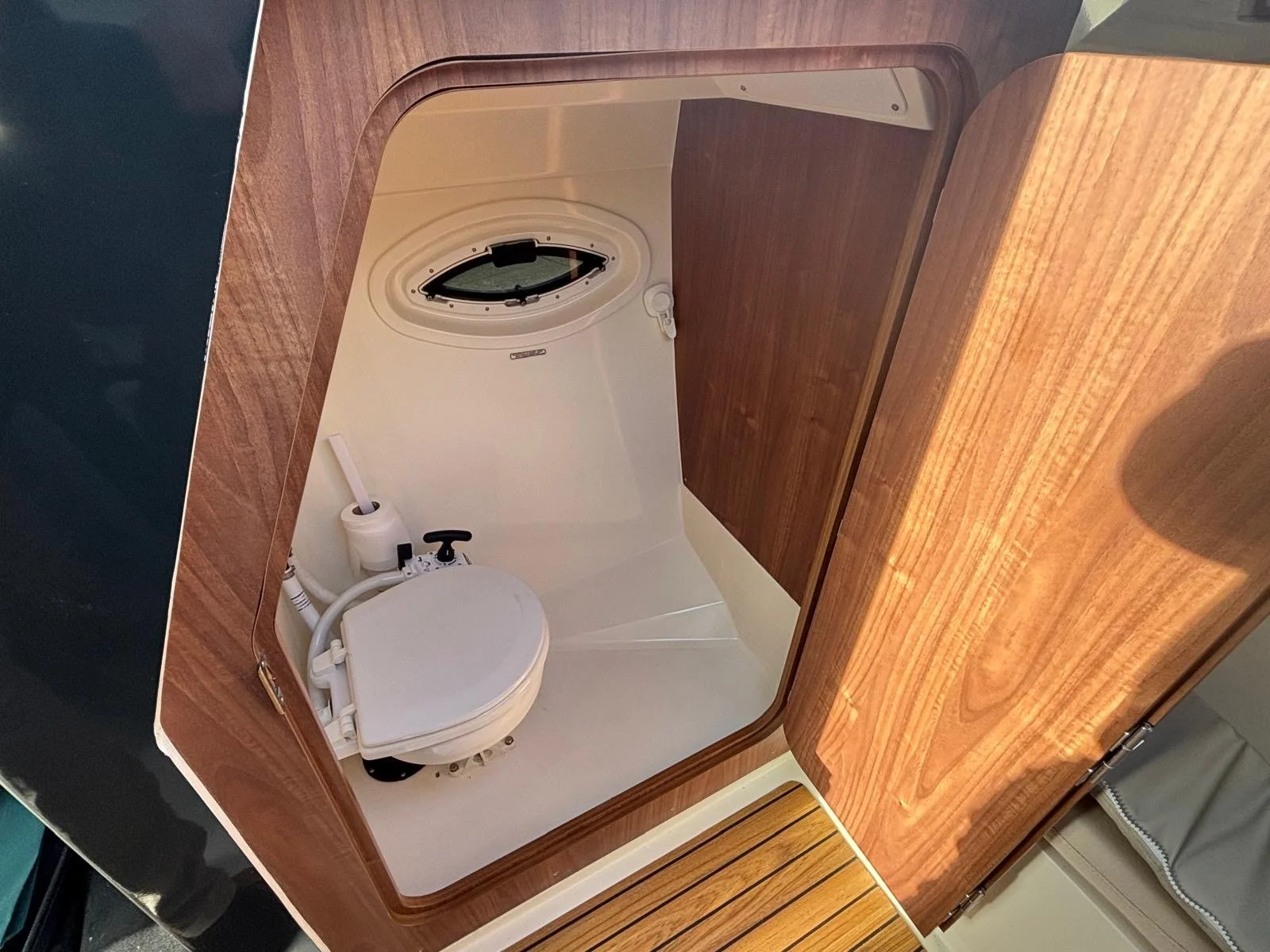 Quicksilver Activ 705, boats for sale (17).JPG