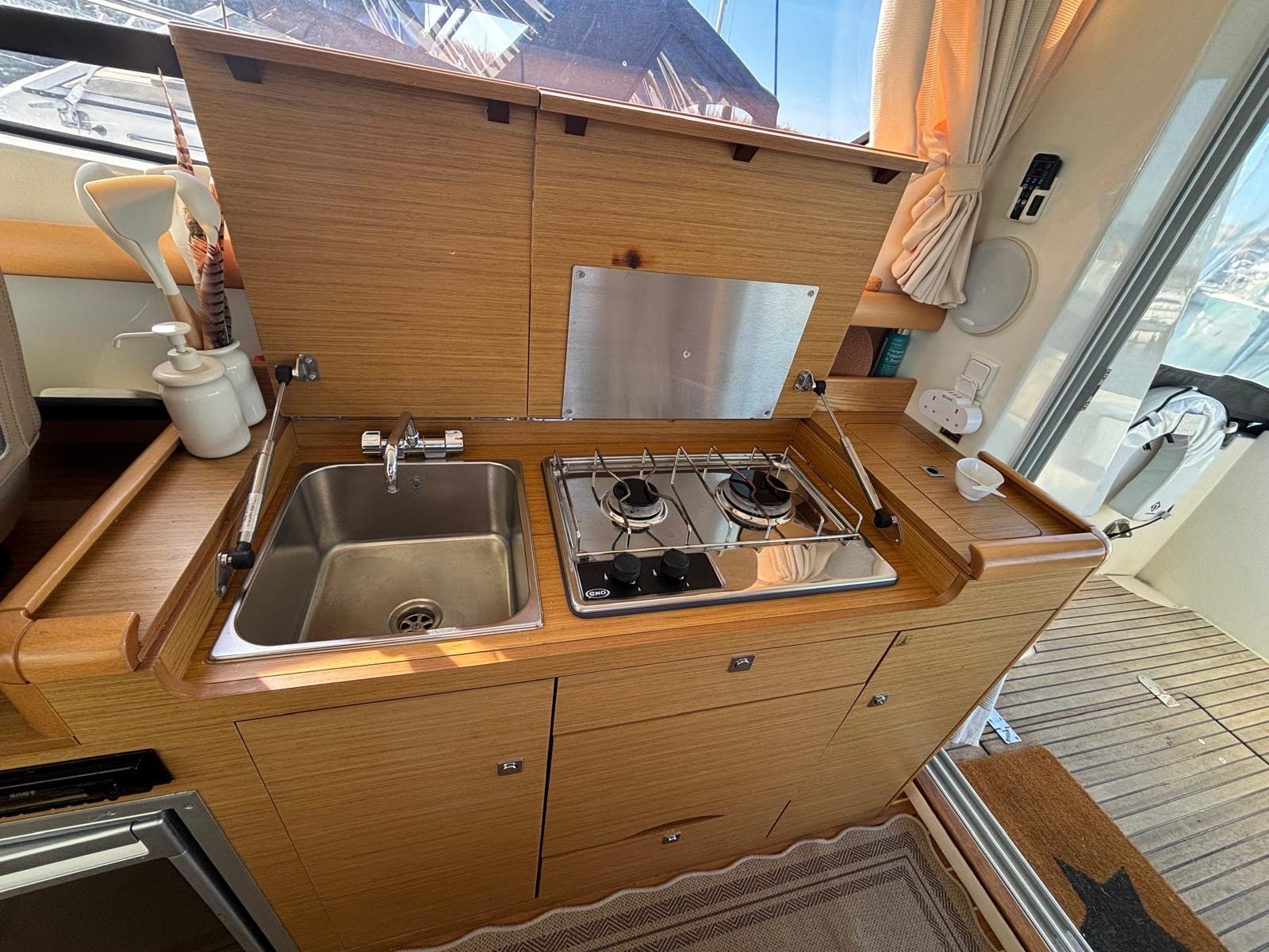 Jeanneau Merry Fisher 10 boat for sale (29).JPG