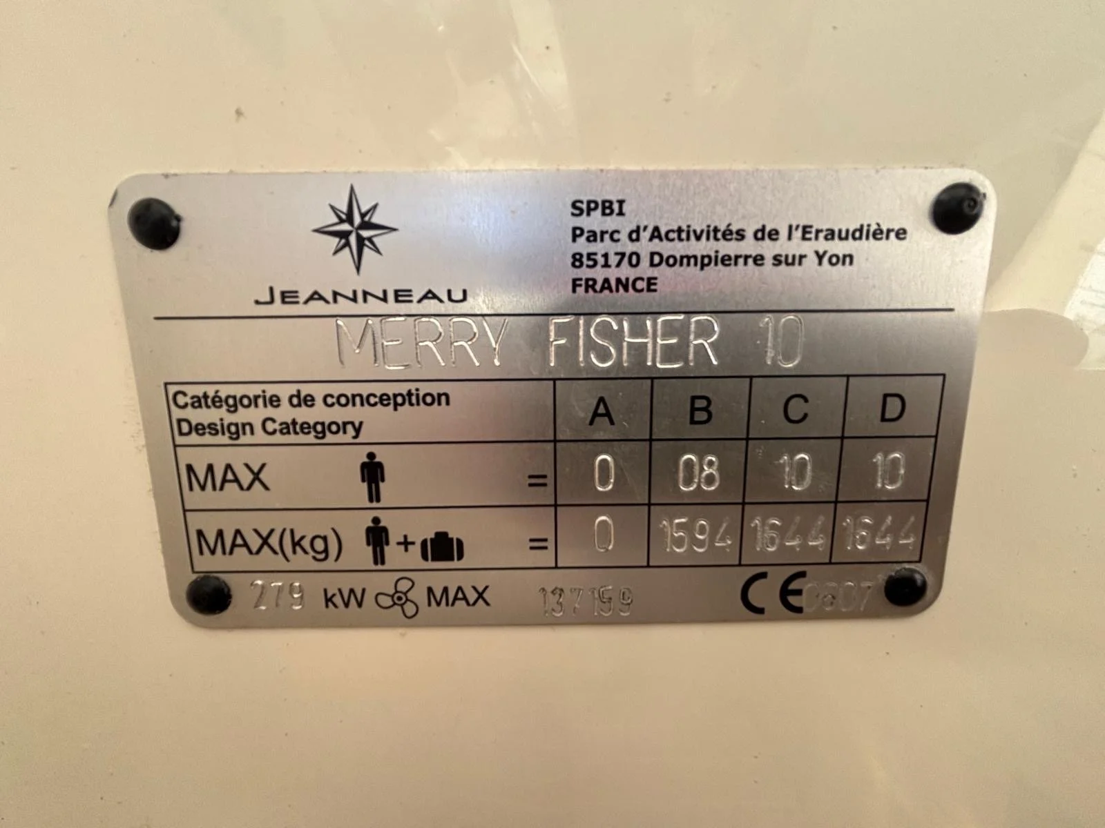Jeanneau Merry Fisher 10 boat for sale (9).JPG