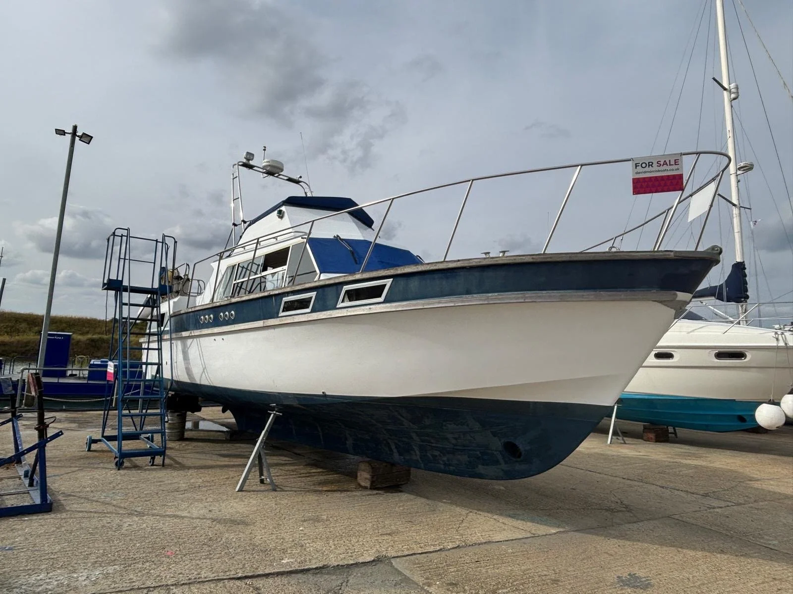 Powles 37 Flybridge Cruiser