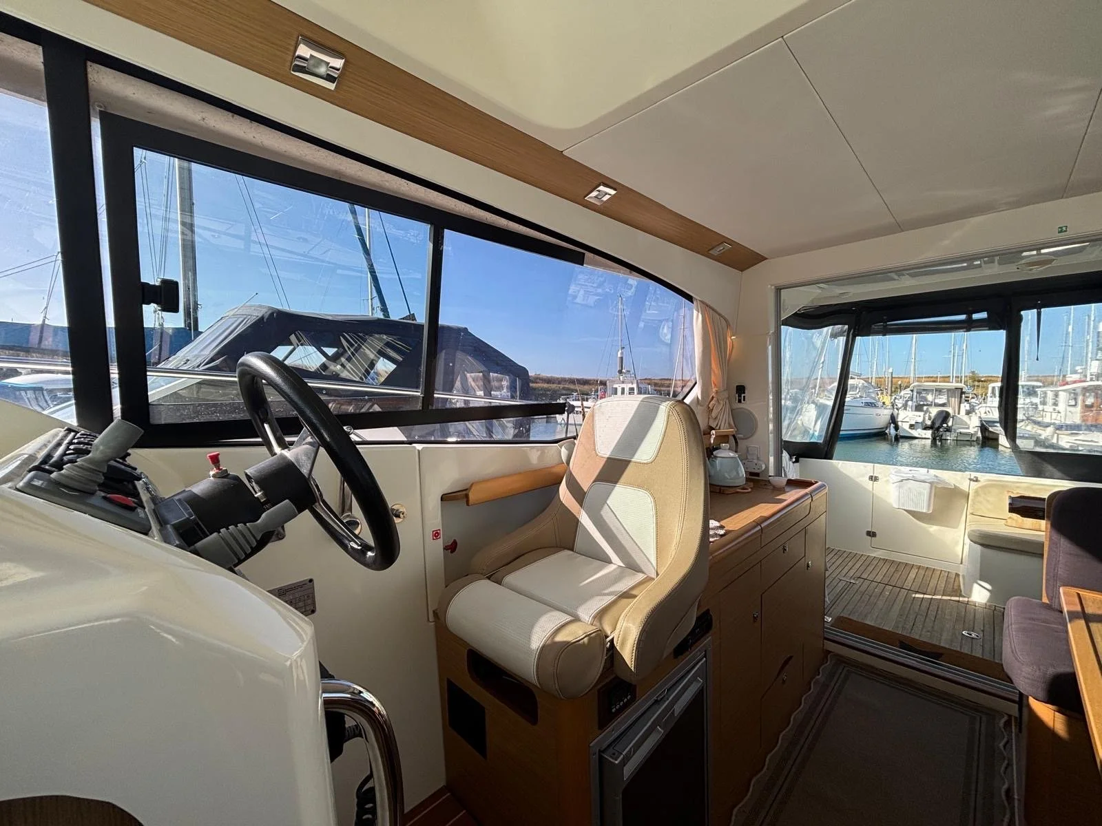 Jeanneau Merry Fisher 10 boat for sale (10).JPG