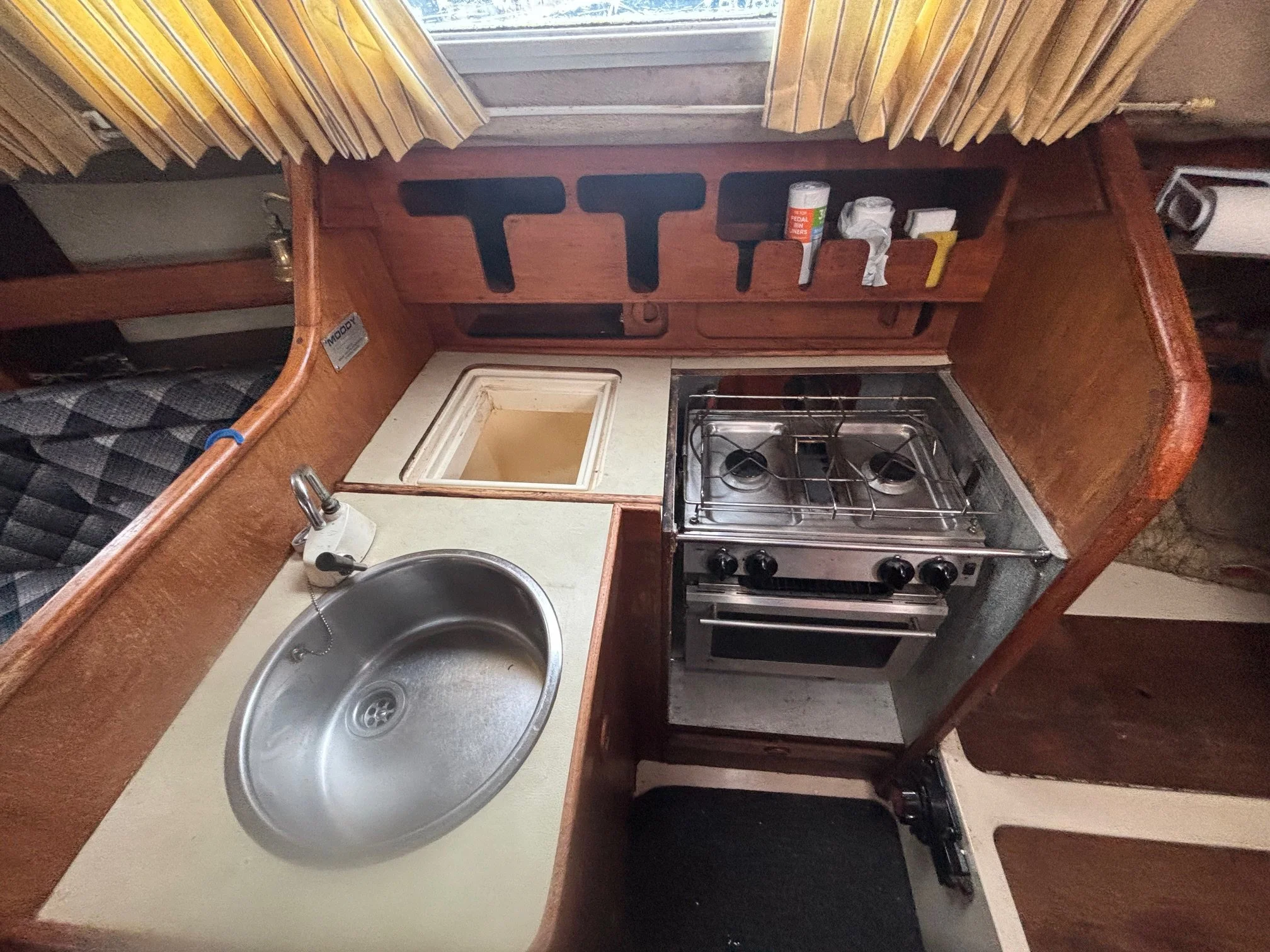 Moody 27, boats for sale (14).jpeg