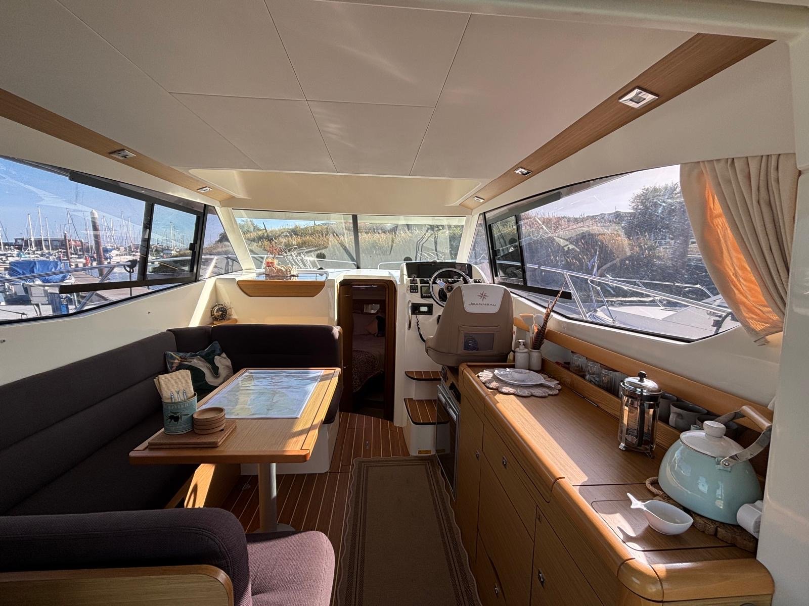 Jeanneau Merry Fisher 10 boat for sale (22).JPG
