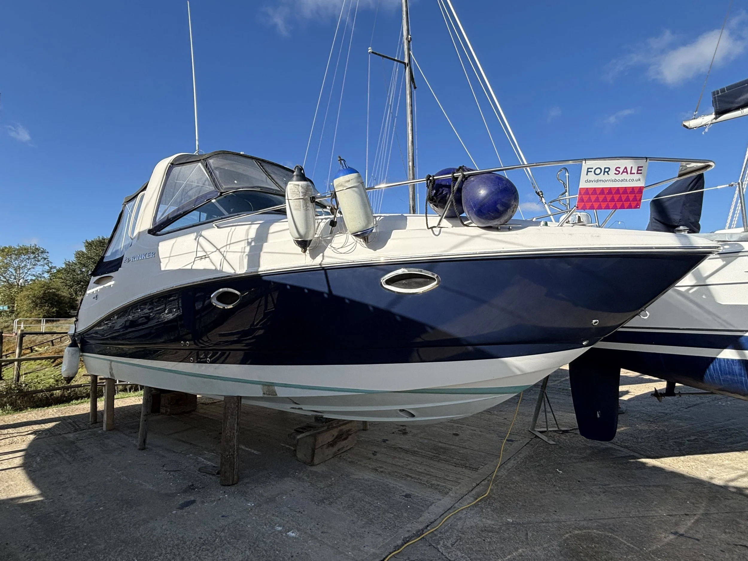 Rinker 260 Express Cruiser