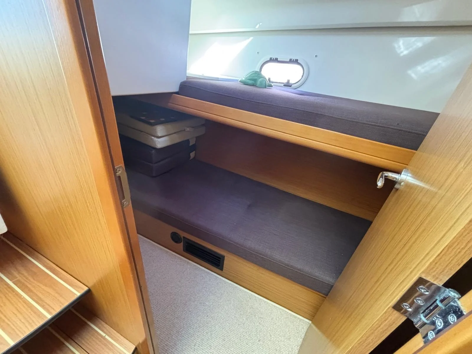 Jeanneau Merry Fisher 10 boat for sale (19).JPG