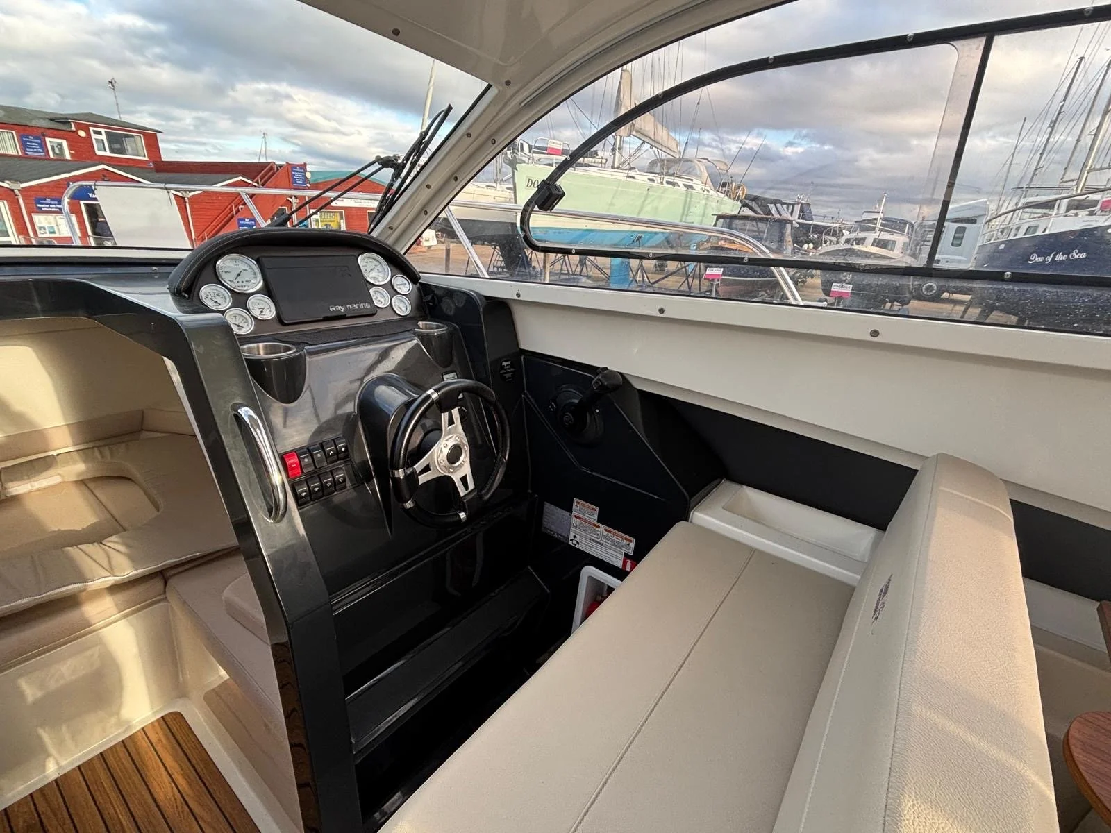 Quicksilver Activ 705, boats for sale (12).JPG