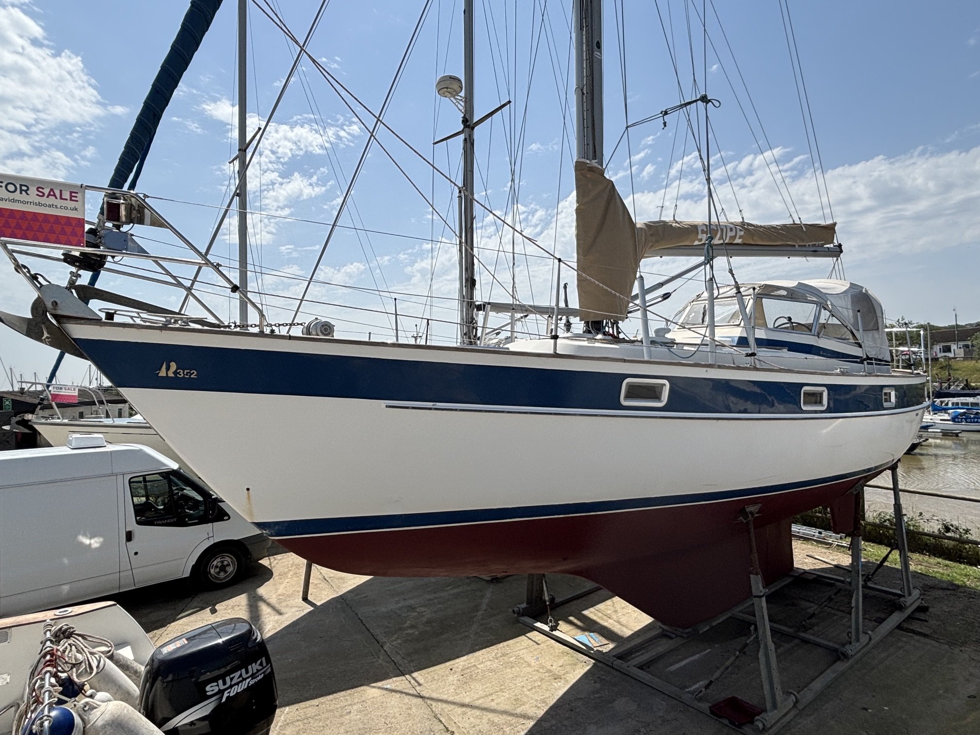 Hallberg-Rassy 352