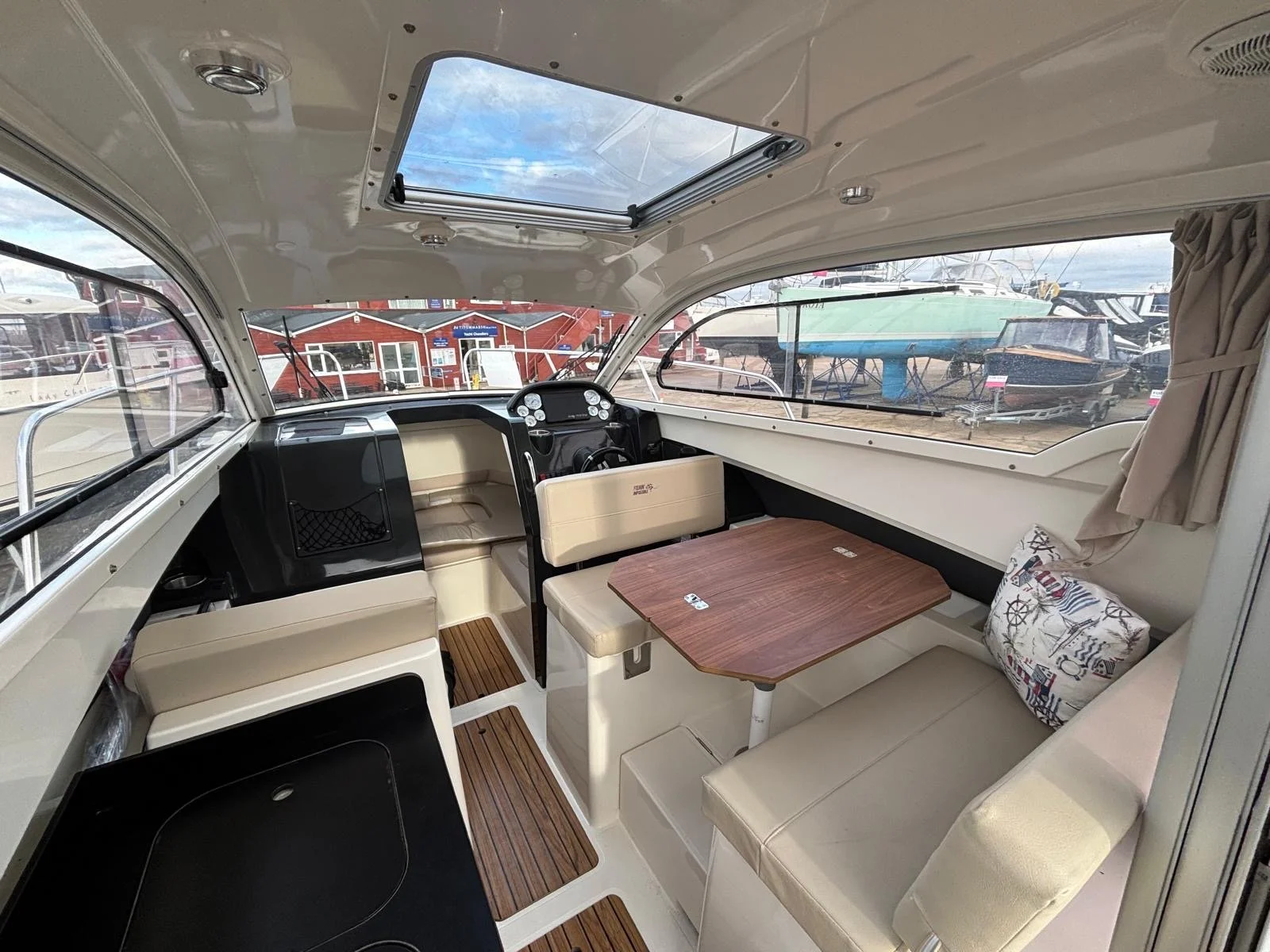 Quicksilver Activ 705, boats for sale (7).JPG