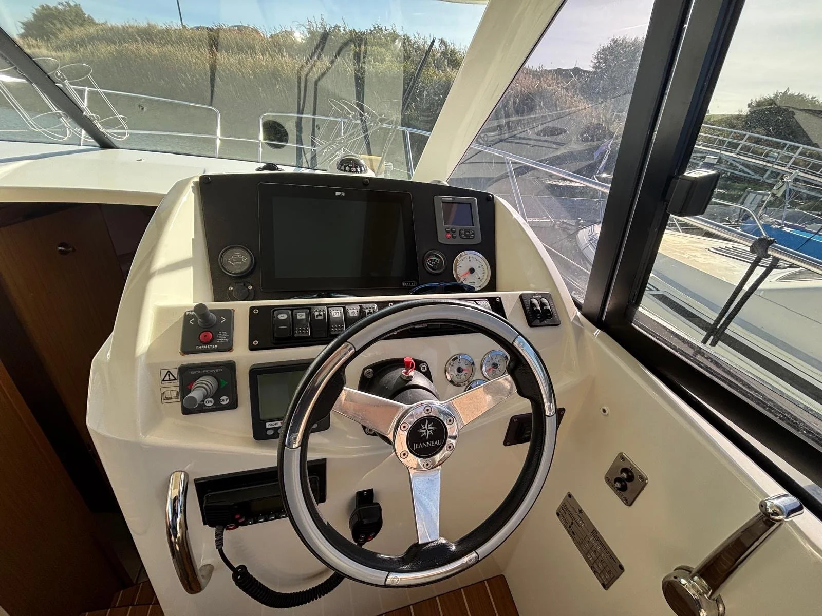 Jeanneau Merry Fisher 10 boat for sale (5).JPG