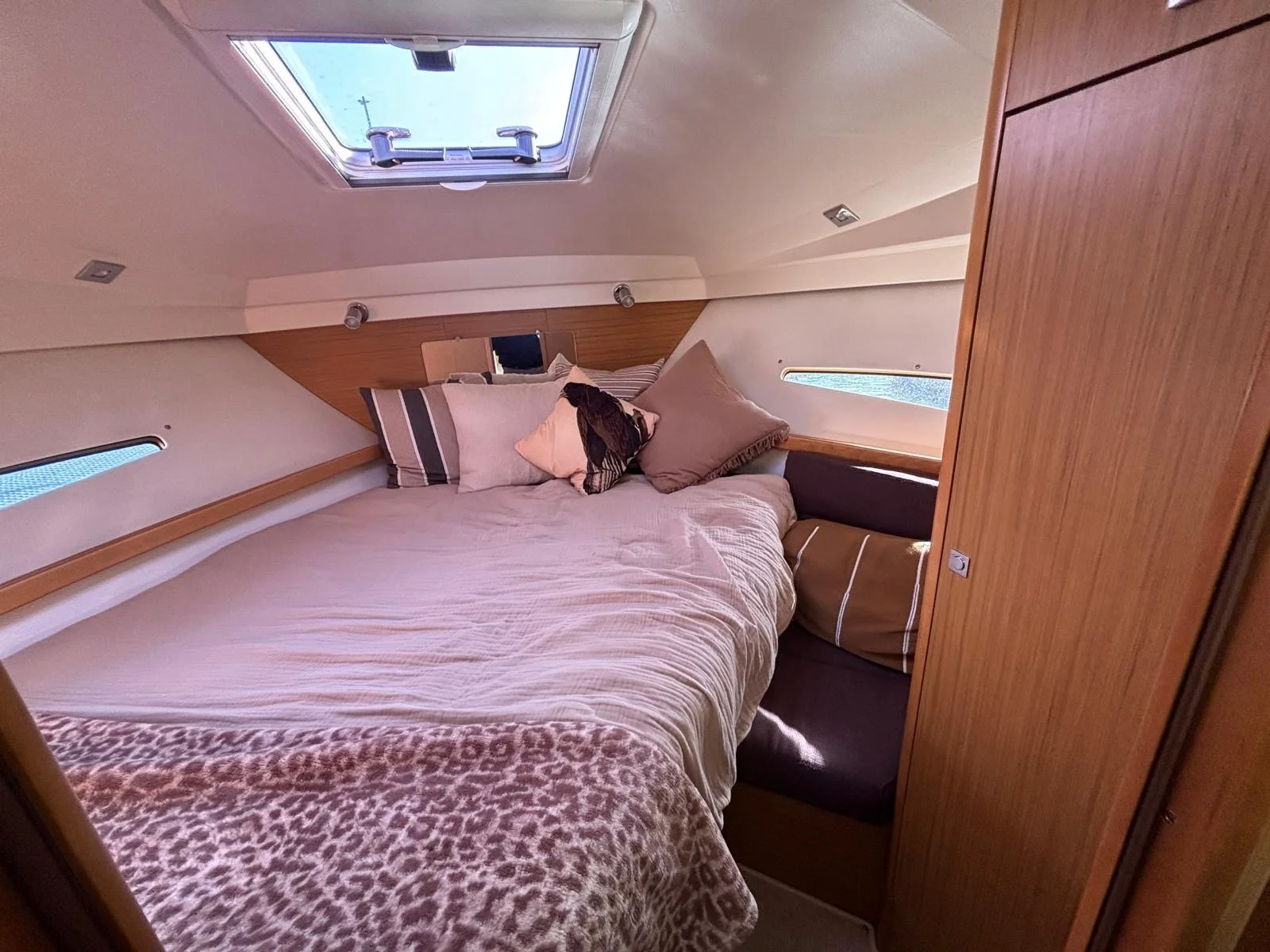 Jeanneau Merry Fisher 10 boat for sale (15).JPG