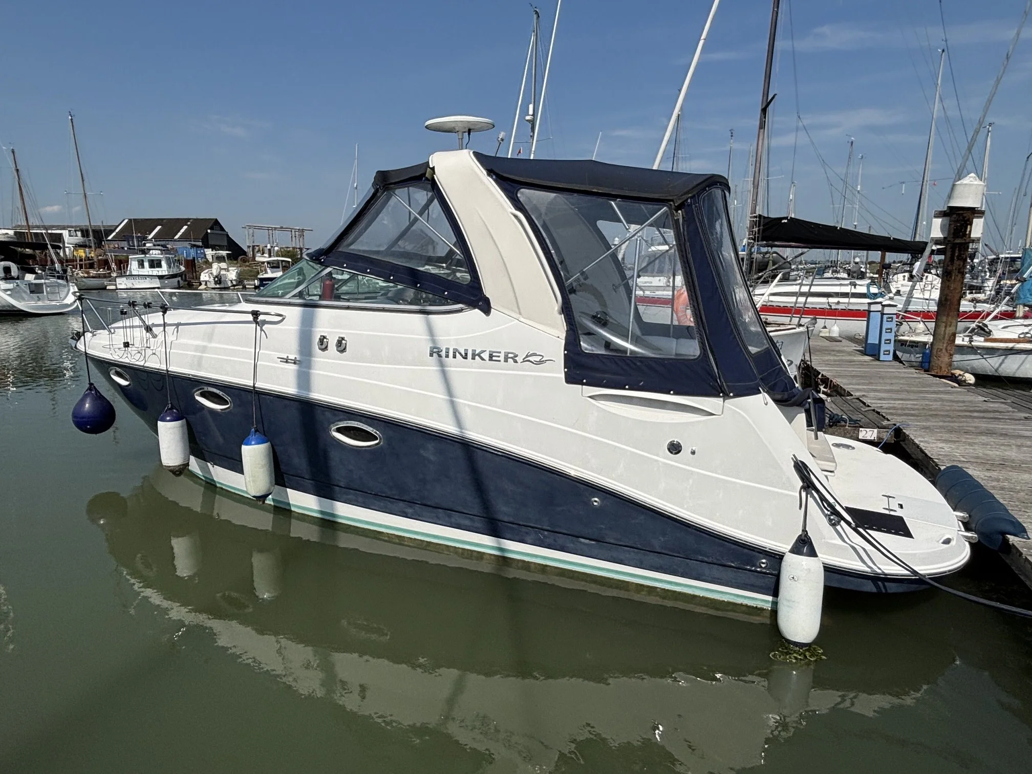Rinker 260 Express Cruiser