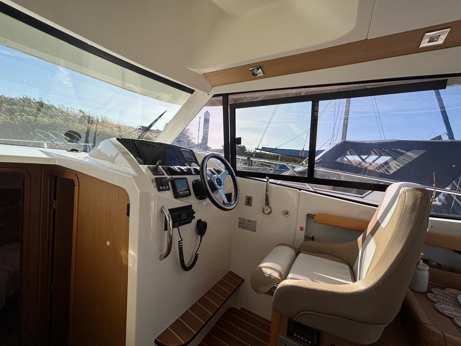 Jeanneau Merry Fisher 10 boat for sale (1).JPG