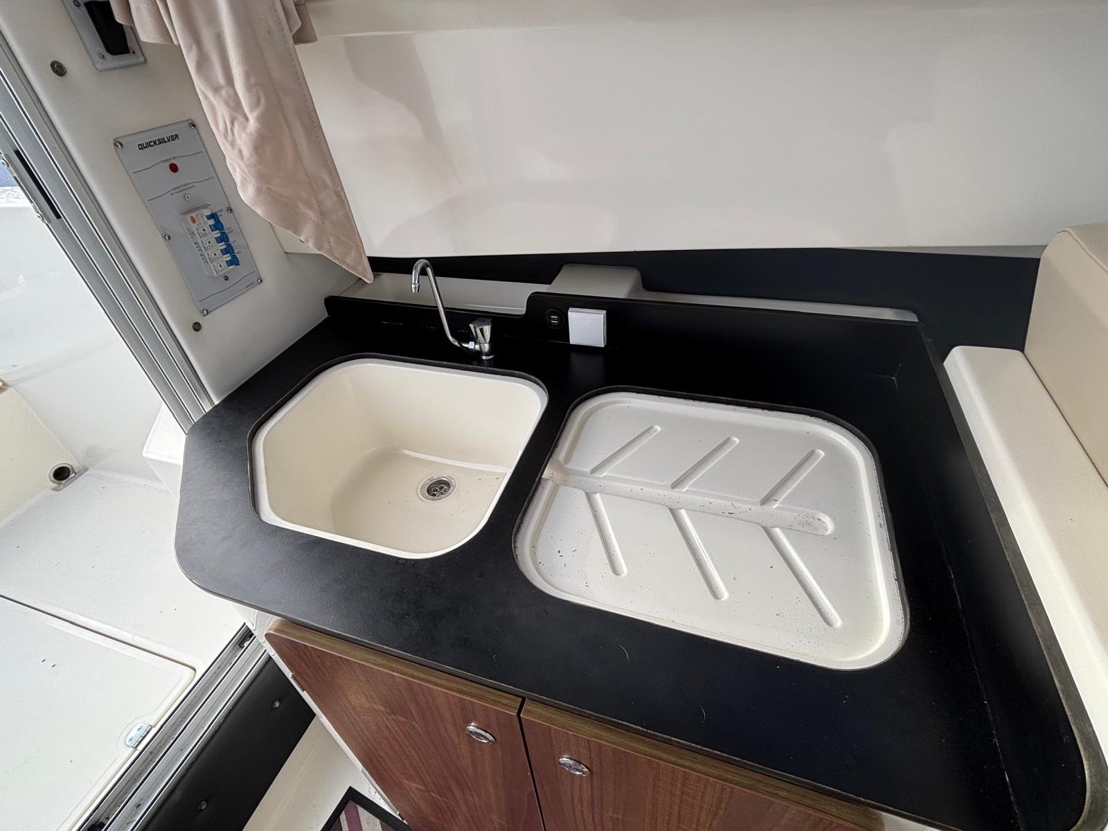 Quicksilver Activ 705, boats for sale (10).JPG