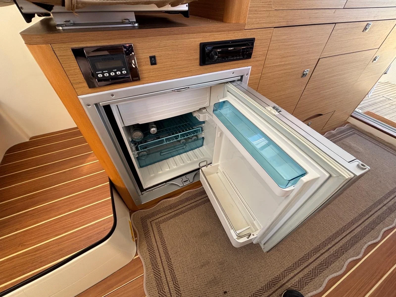 Jeanneau Merry Fisher 10 boat for sale (30).JPG
