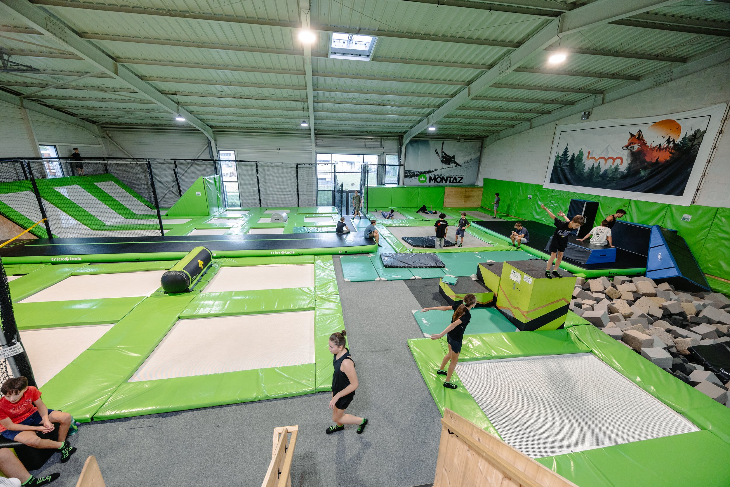 Enfants à la recherche des œufs de Pâques à BAM FREESPORTS CHA%BÉRY