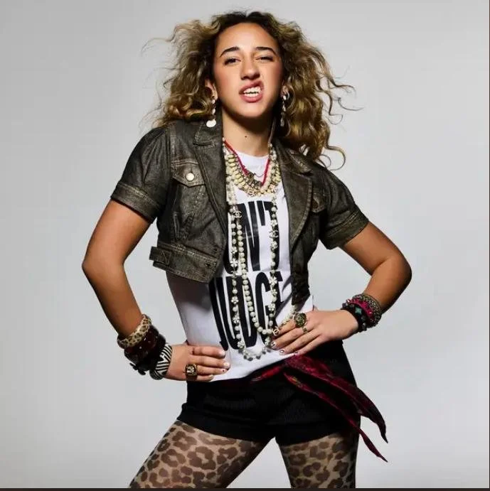 Pretty Girls by Leoni