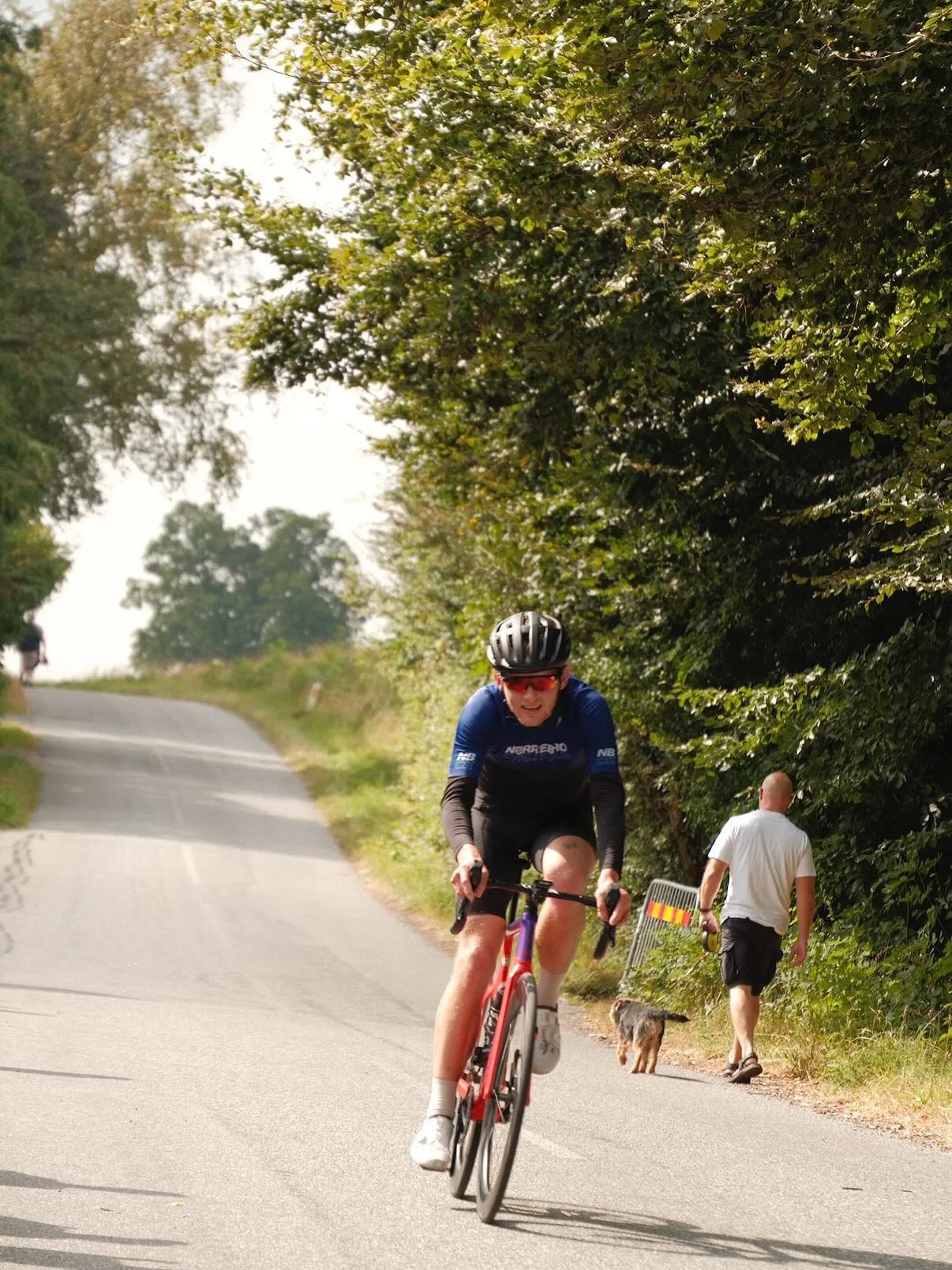 Mød vores medlem @johannesbrohave 💙🙏🏻
Den 18. oktober kaster han sig ud i et stålsat og beundringsværdigt projekt: 400 kilometer fra København til Skagen – på under 20 timer!
Og det er ikke bare for sjov. Jo