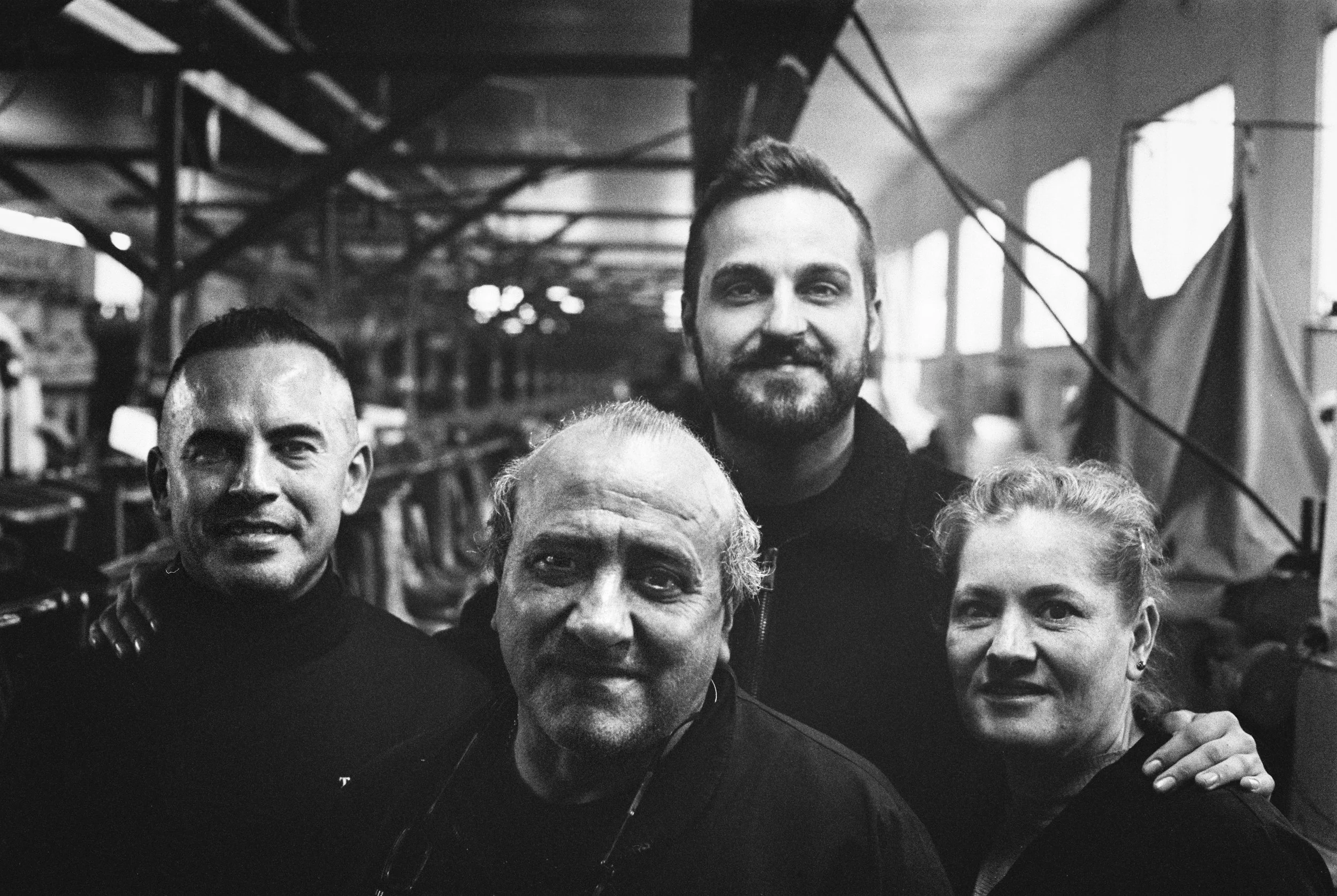 Tony Mora Cowboy stiefel Fabrik Tour Famile fotografierd auf ilford hp5