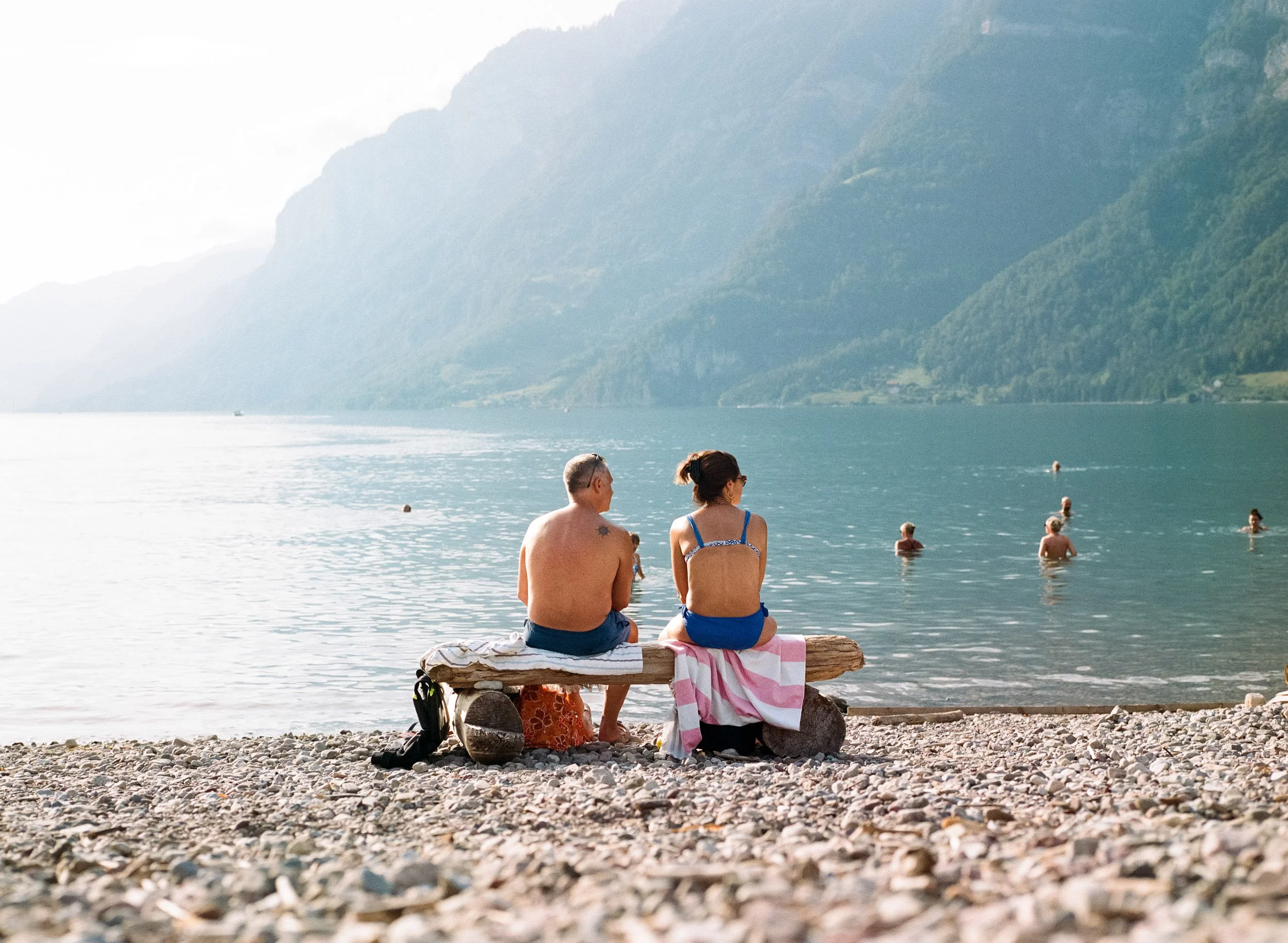 Mamiya_M645_Review_Medium_Format_Sekor_C_80mm_Portra_400_Lake_Switzerland_Benedikt_Schlereth.jpg