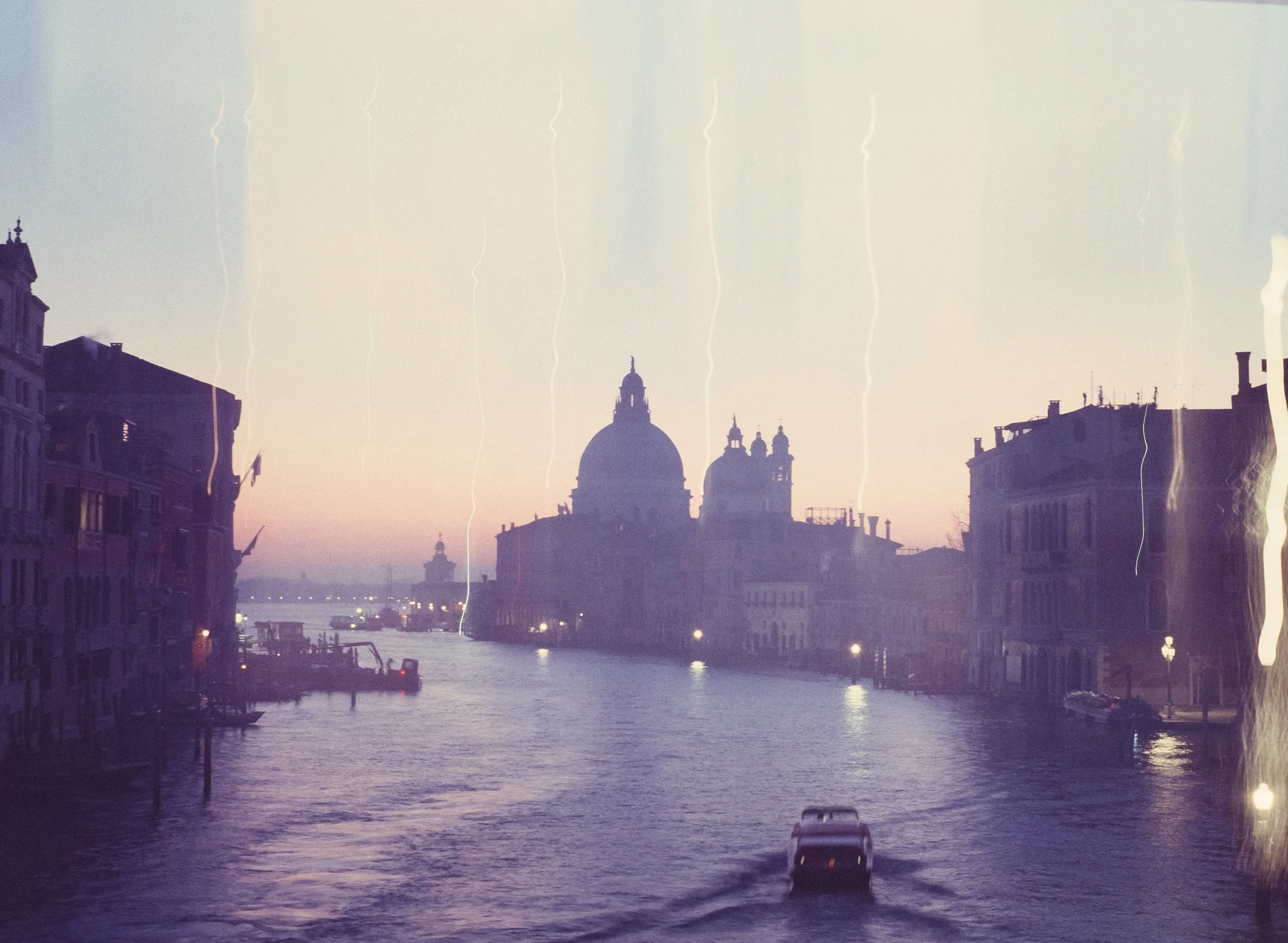 Mamiya_M645_Review_Medium_Format_Sekor_C_80mm_Ektachrome_400_Venezia_Benedikt_Schlereth.jpg