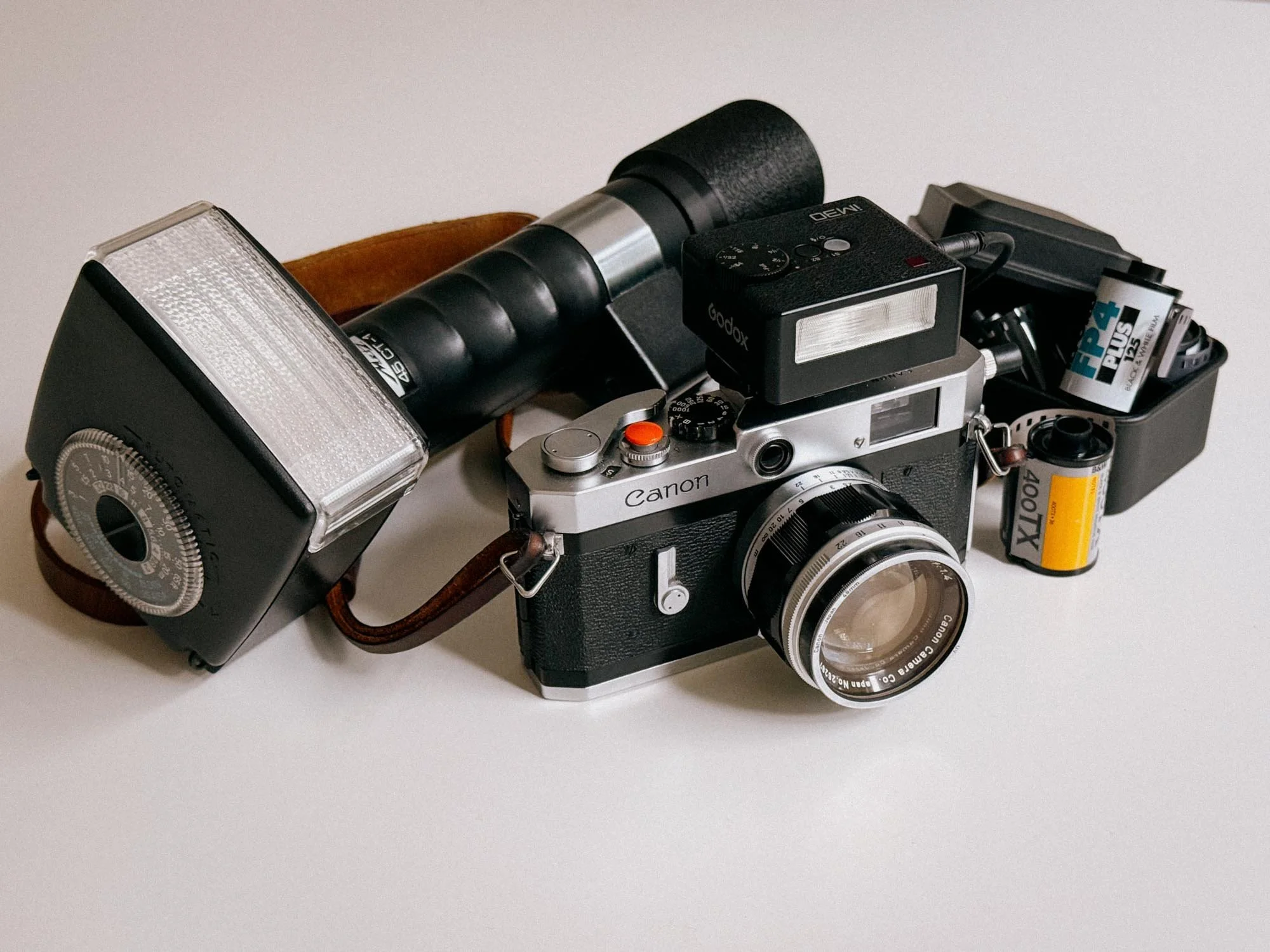 Flash Photography with Film Cameras: Manual Flash, Auto Flash &amp; Guide Numbers