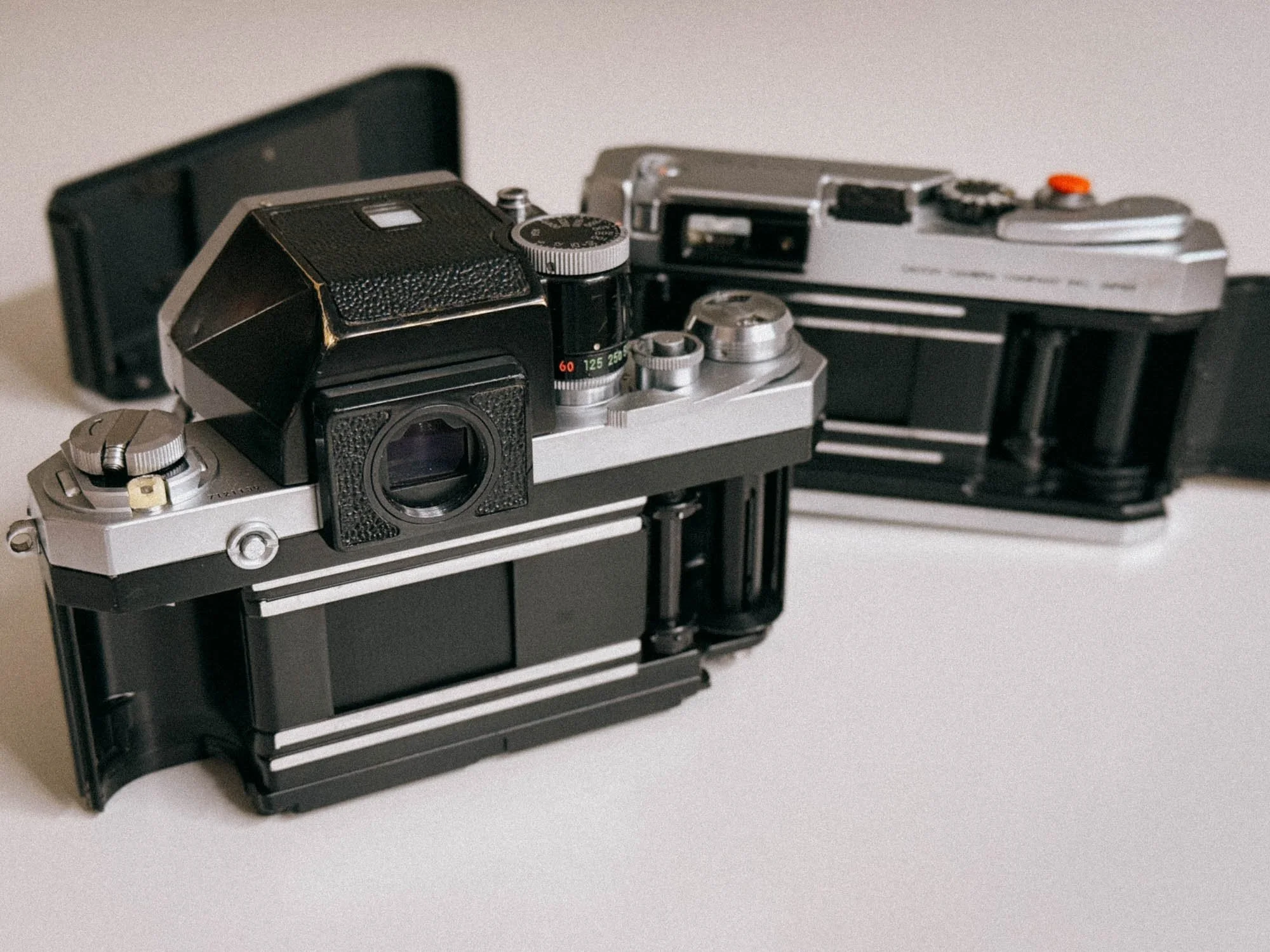 Nikon F Film Loading vs Canon P