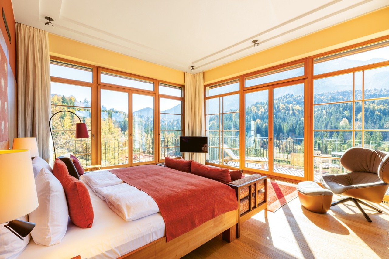 Groß (SchlossElmau_Retreat_Rooms_SummitSuite__c_SchlossElmau_Int_7).jpeg