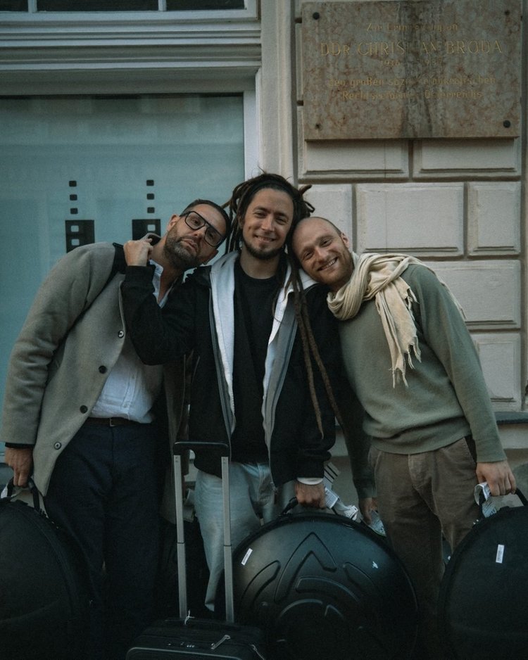 Malte Marten mit Conrado Molina und Bummela vor dem Konzert in Wien