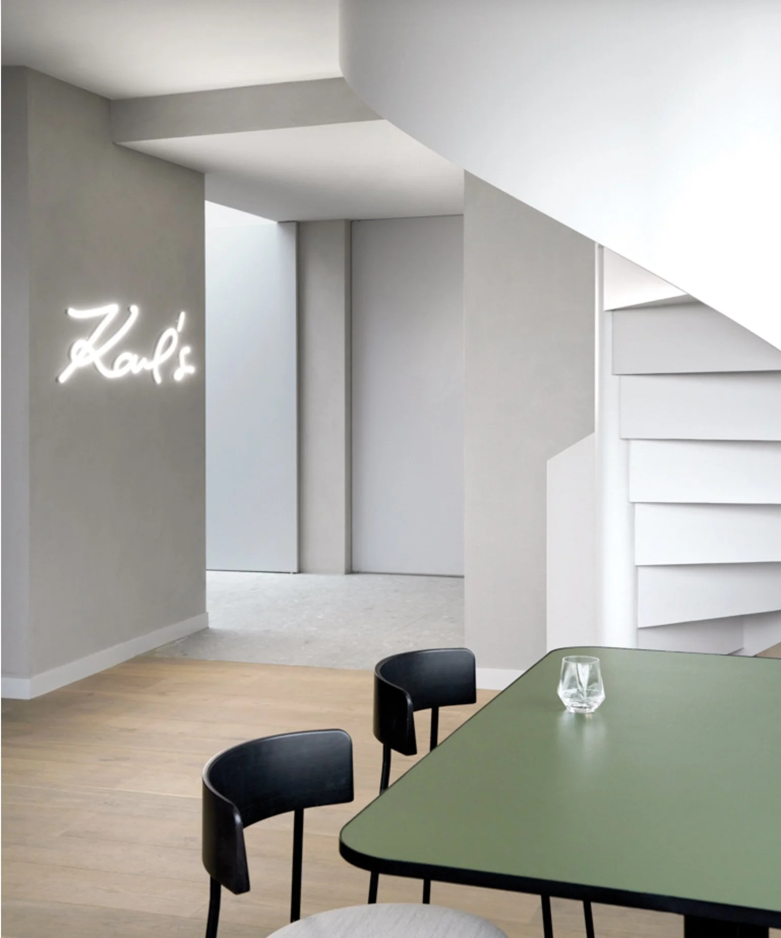 concrete look lagerfeld