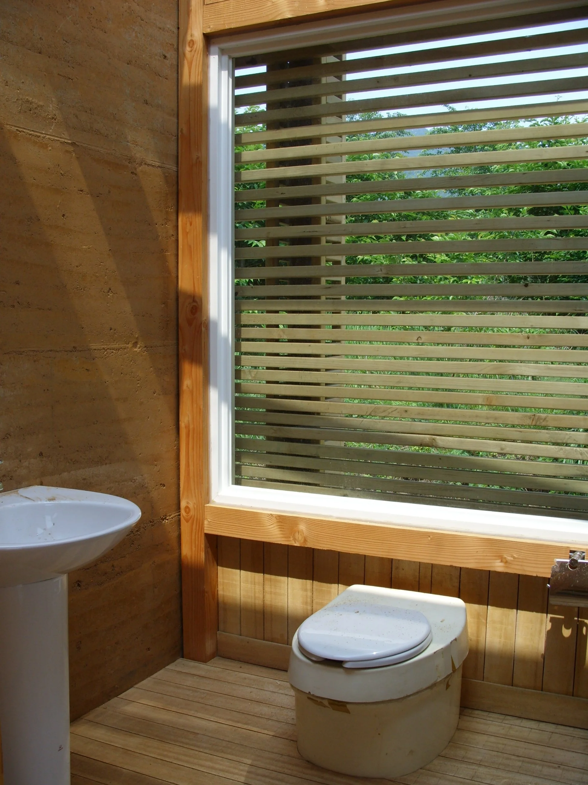rammed earth WC