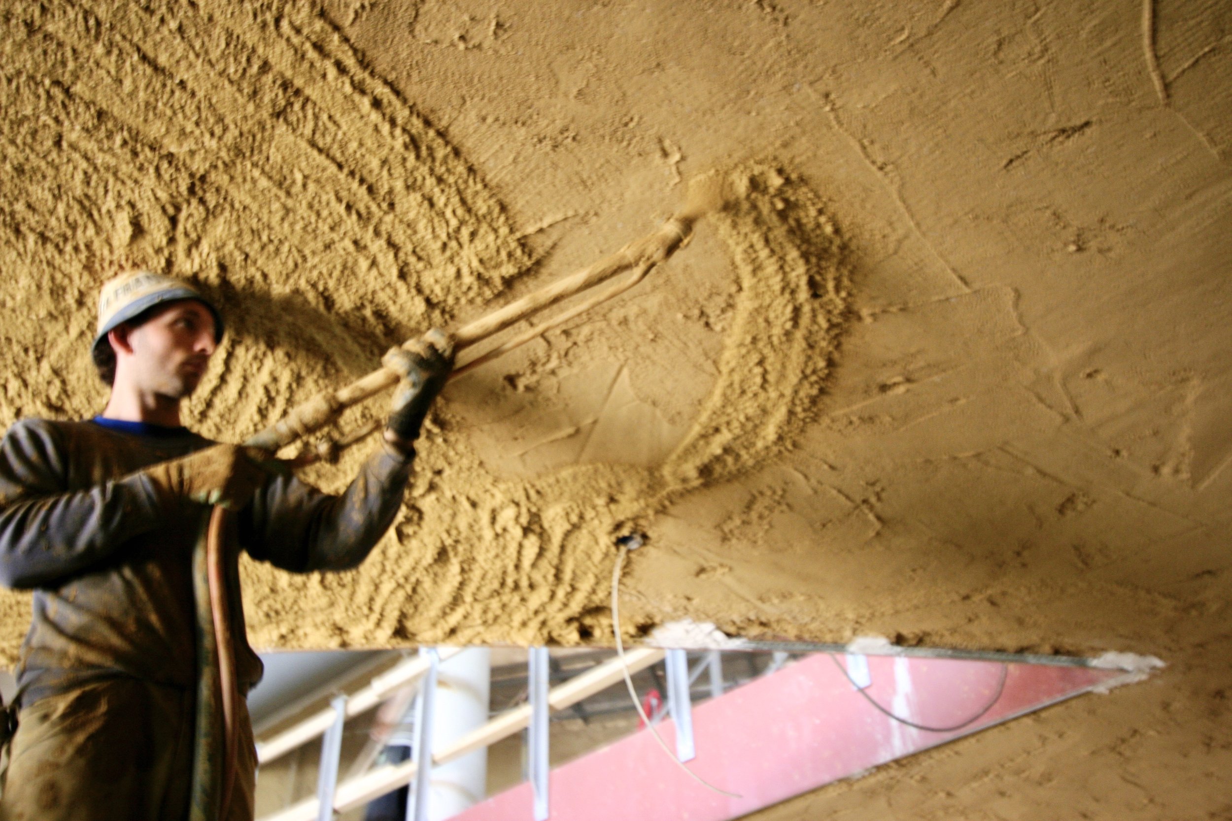 spraying clay plaster dirt pistol