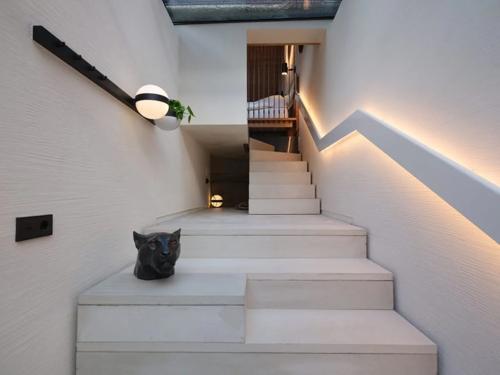 earth plaster going up