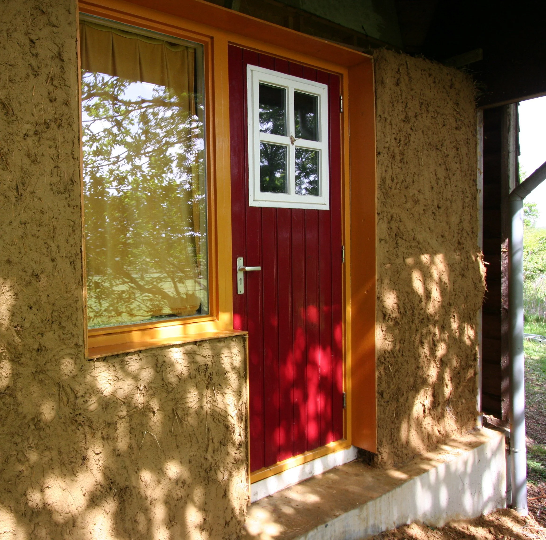straw bale build earthen mud house