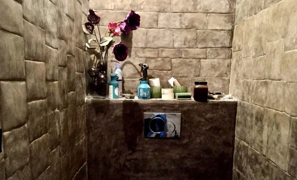 dirt plastering wc
