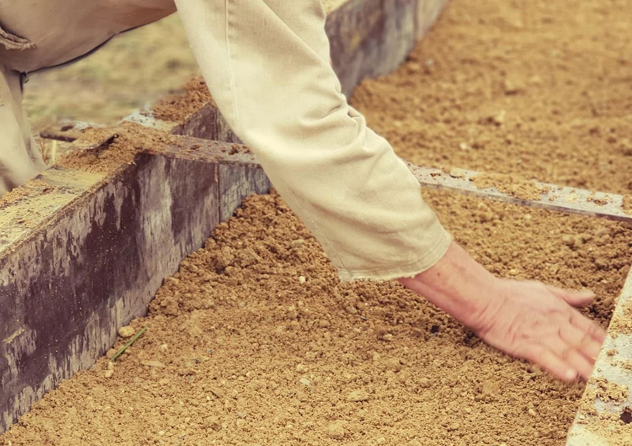 Rammed earth mud build