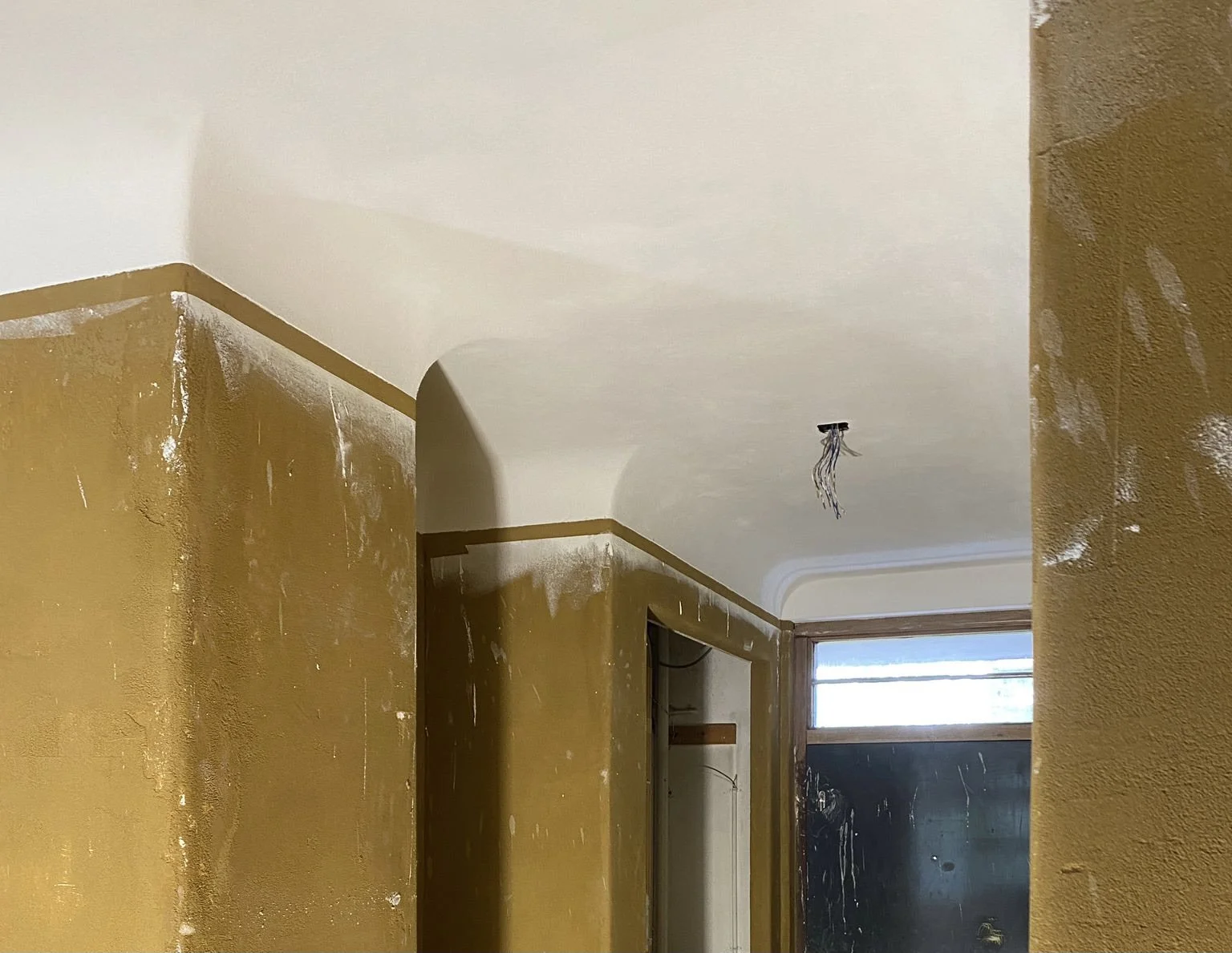 Cob plaster in the corner