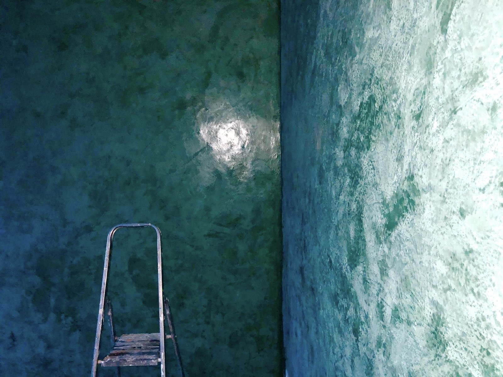 dirt plastering at work clay plaster