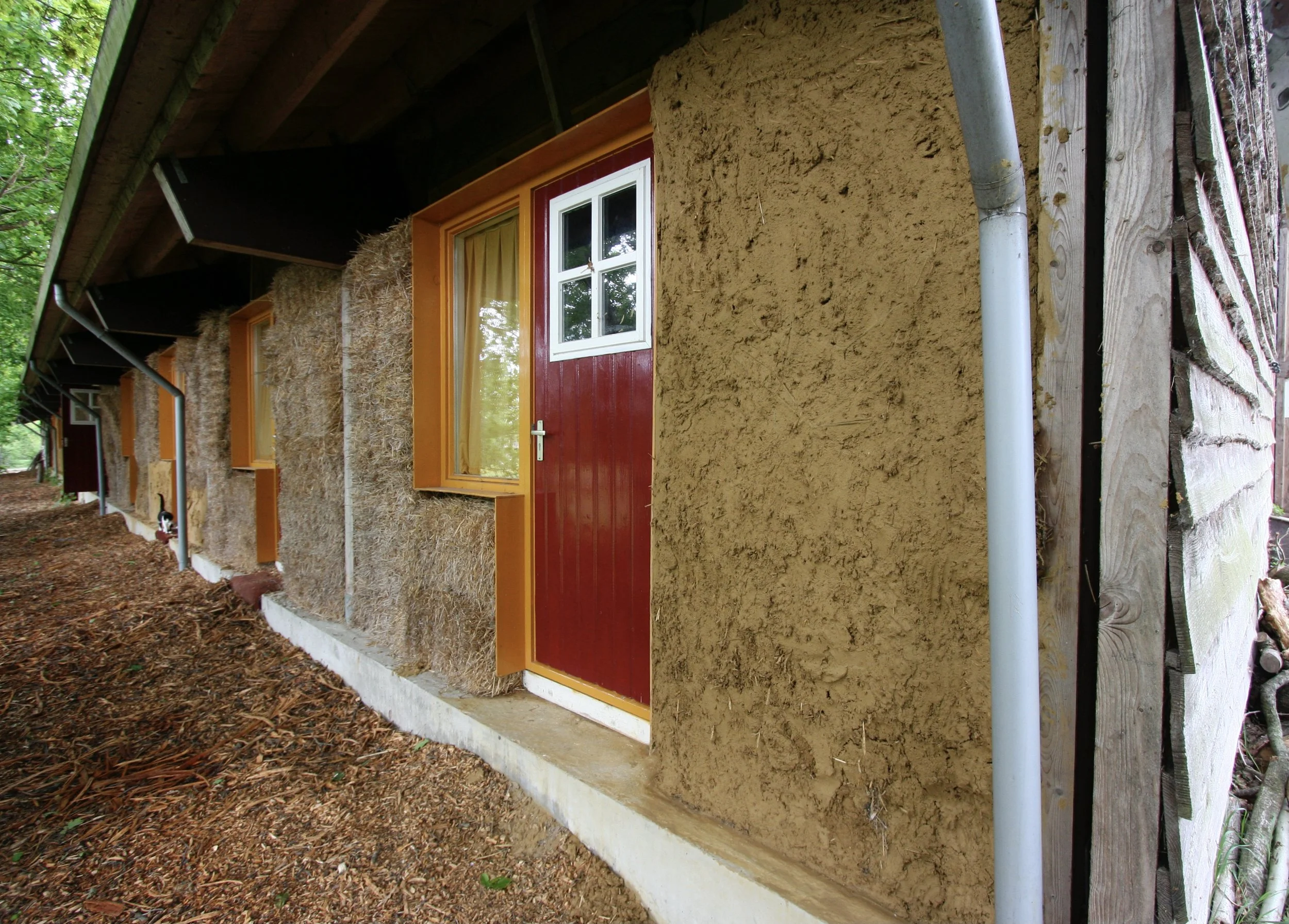 earth build straw bale