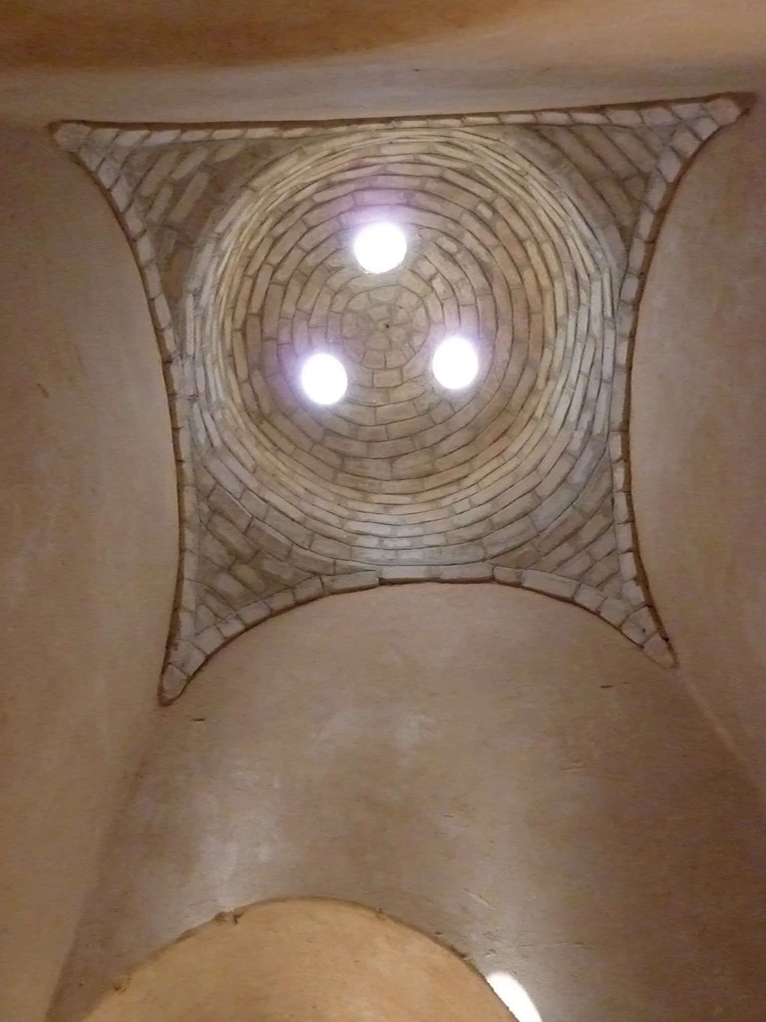 Kalk leemstuc aarde koepel