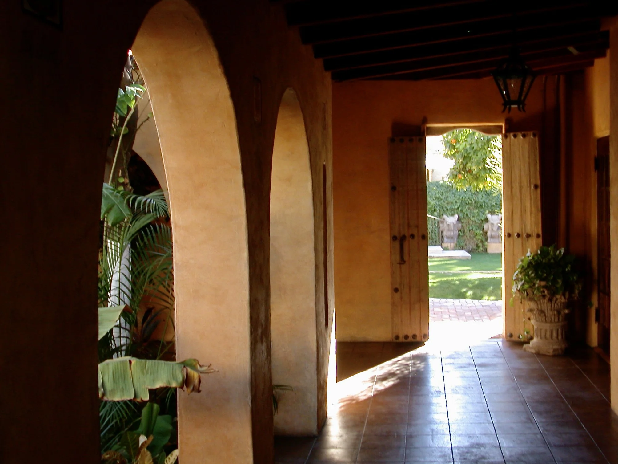 Coloured clay plaster