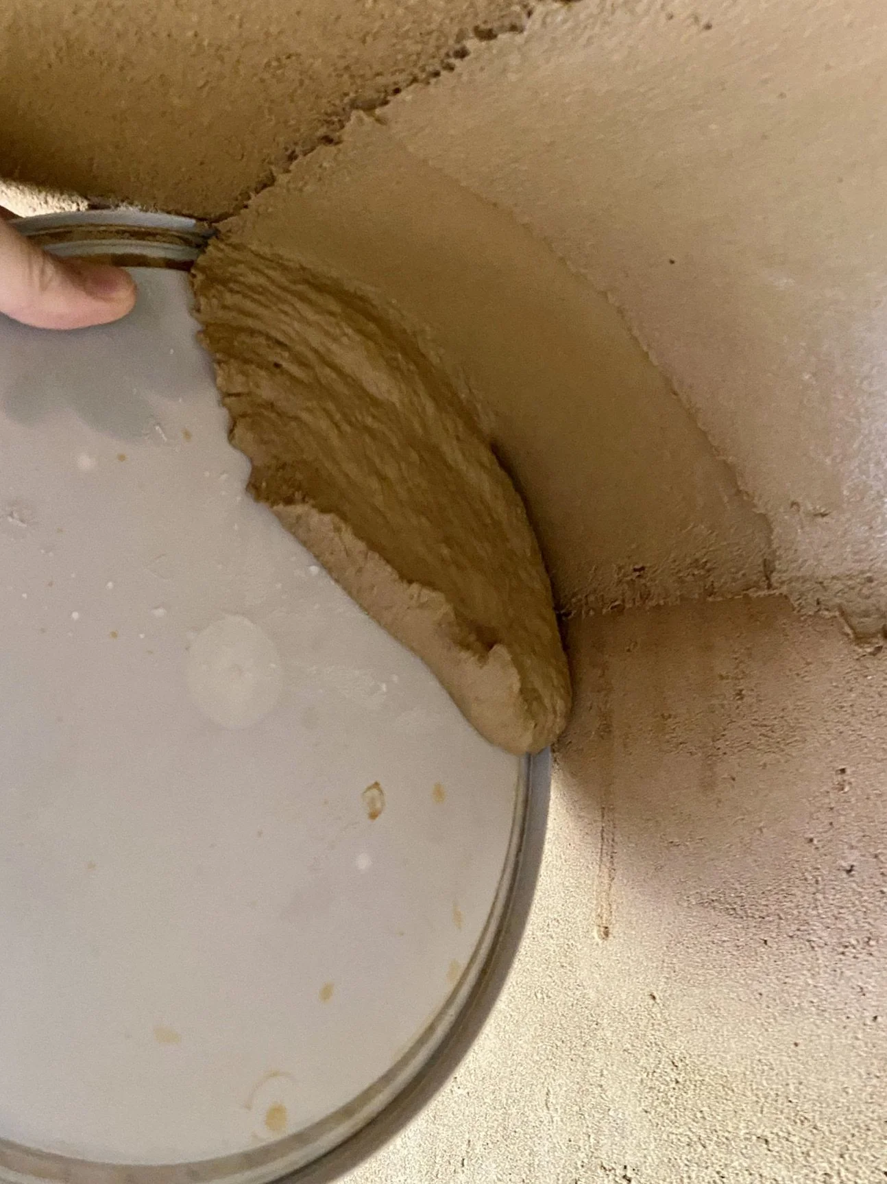 cob plaster with a lid