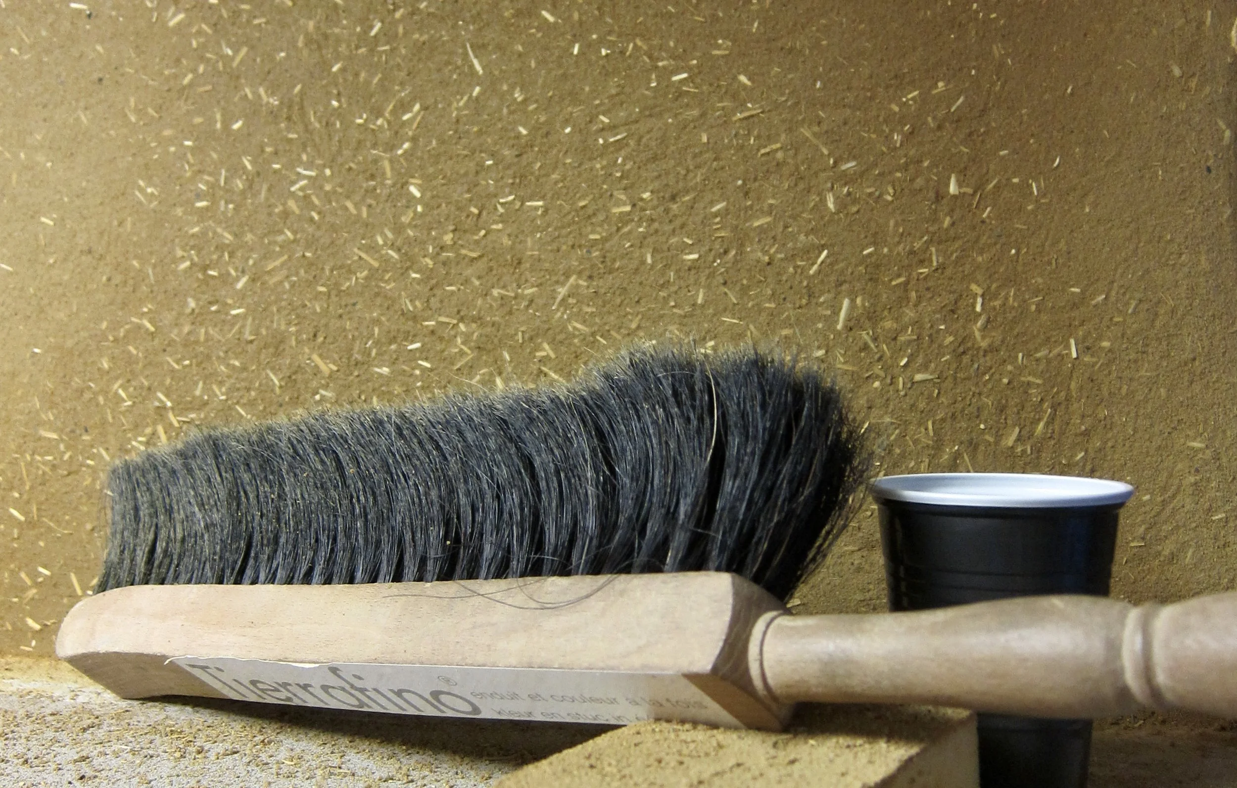 earthen render with broom Tierrafino Base