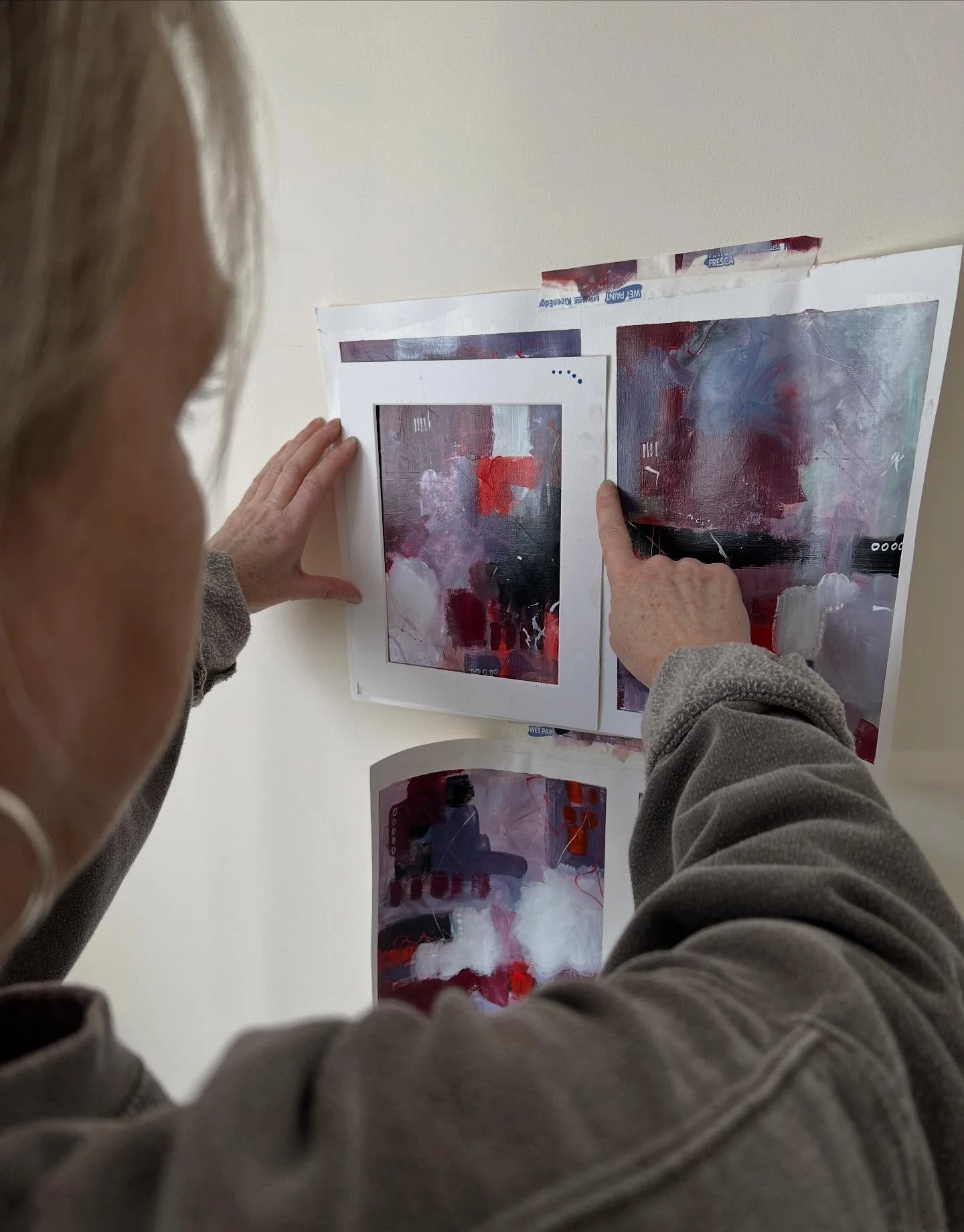 Abstract Acrylic Paintings. Looking at a painting through a frame can shape how you see it, how you focus, and even how you can interpret it. Why not give it a go ✨
🟪🟥◼️⬜️

#abstratartist #acrylicpainting #markmaking #focus #imagination #created #s