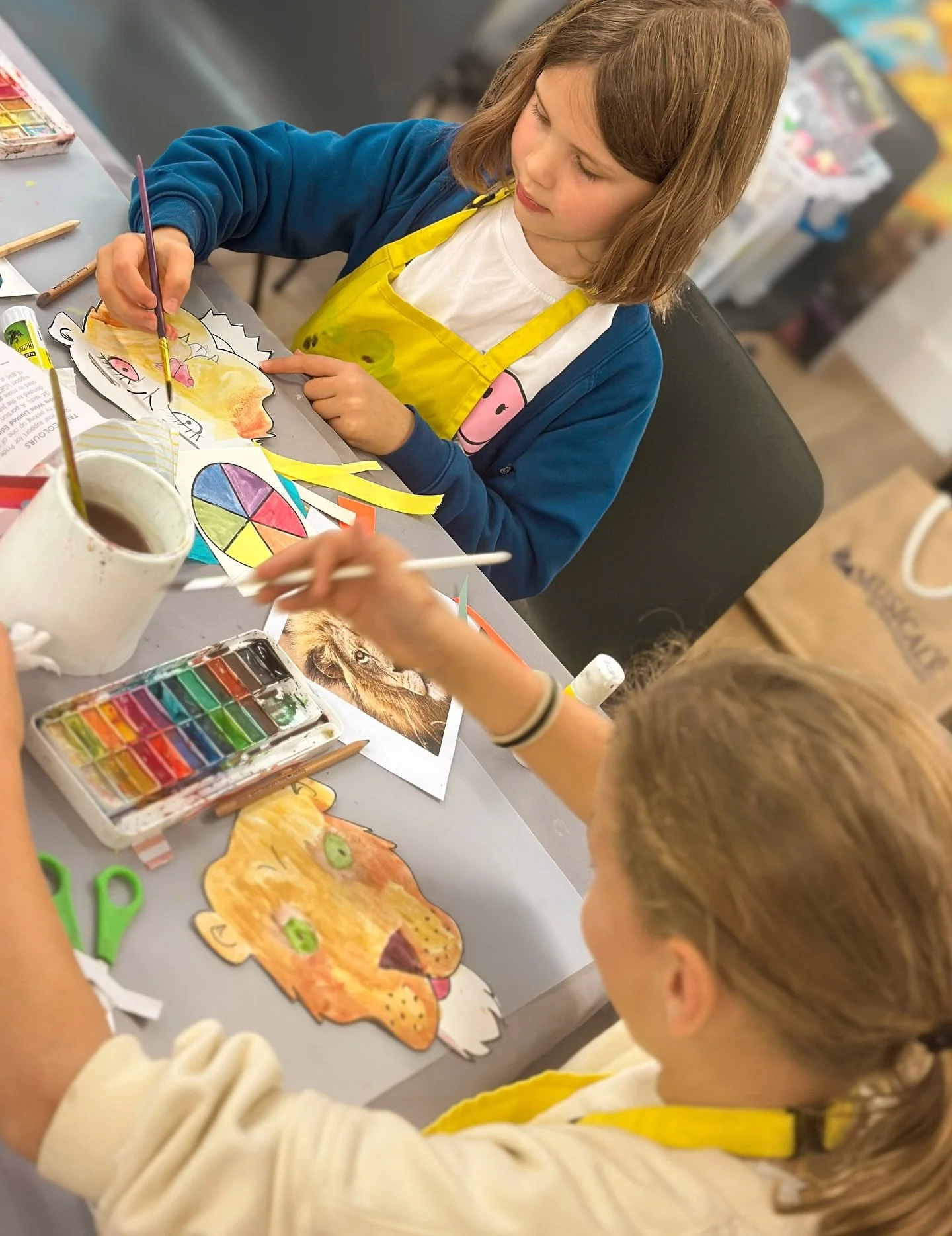 🧑&zwj;🎨

🌈 ♻️ Last week in The Art Room, our young artists turned trash into treasure for #recycle-week!

By learning about the colour wheel and complementary colours, the children created vibrant lion artworks using recycled packaging, magazines 