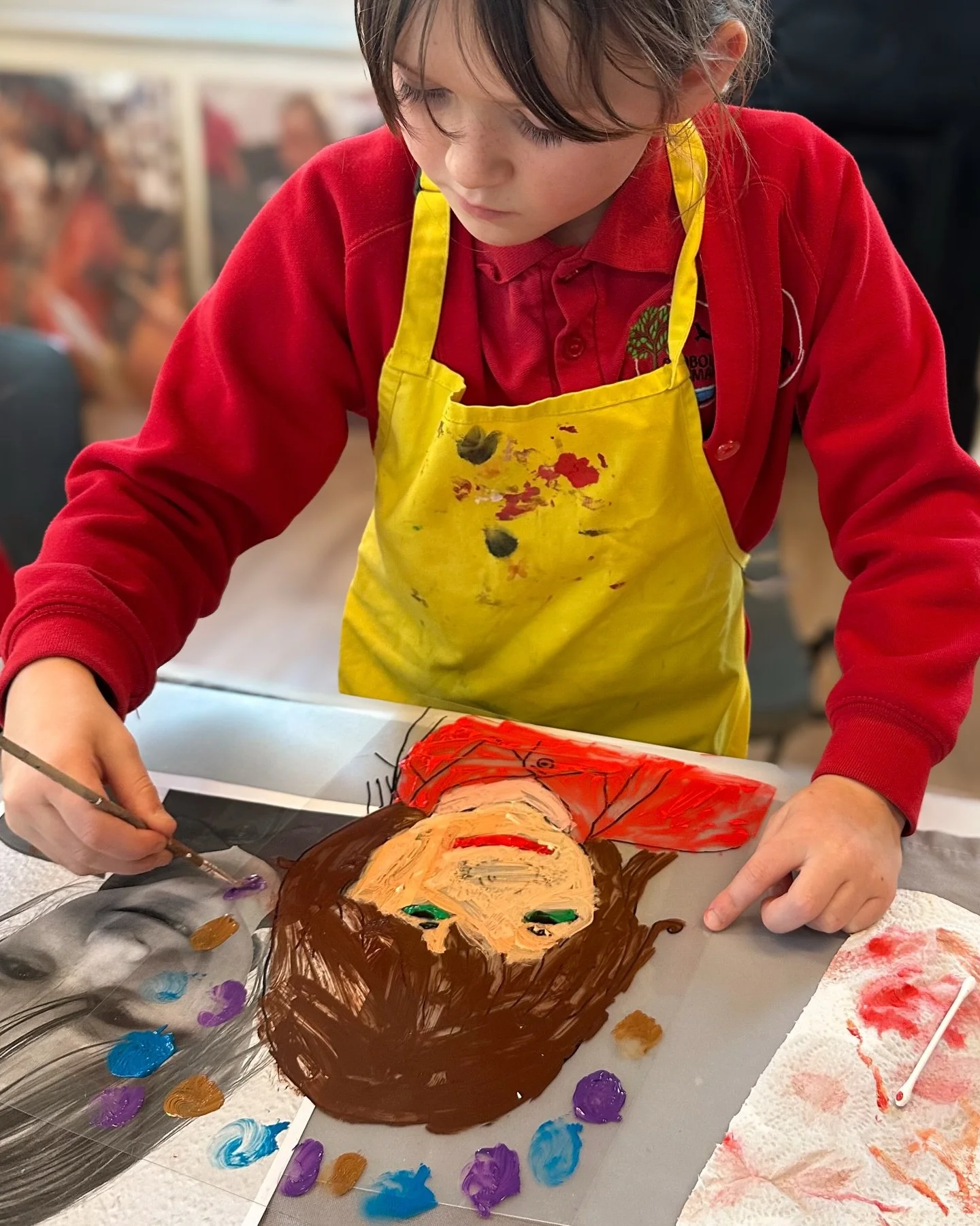 🧑&zwj;🎨 
✨Inspired by our young artists✨

We love listening to the ideas children share in our sessions and last week, a recent request for portraits sparked a wonderfully creative afternoon! 

Using traced photographs on acetate, the children tran