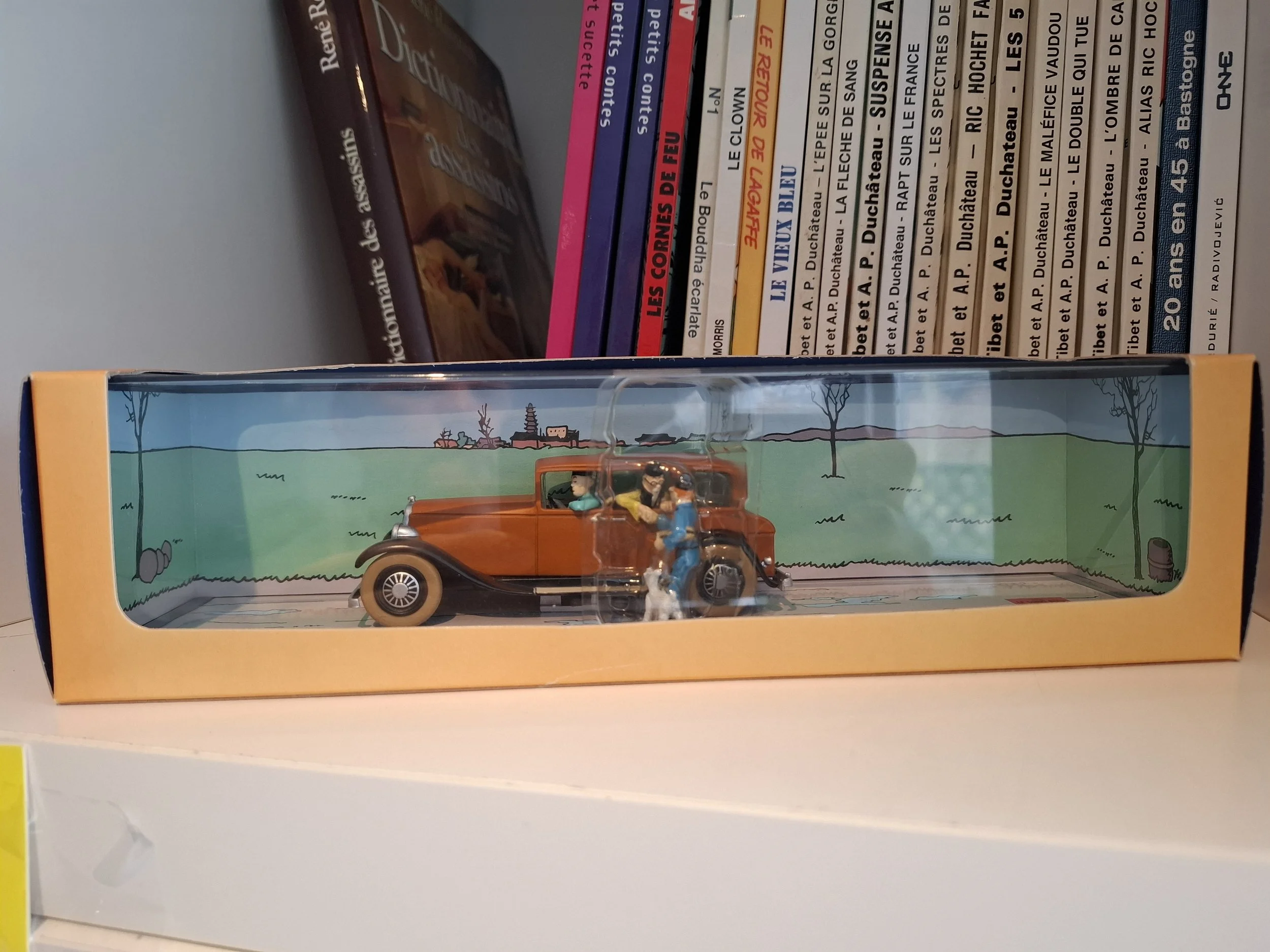 COLLECTION TINTIN TRANSPORTS N°2 LA VOITURE DE WANG JEN-GHIE LE LOTUS BLEU