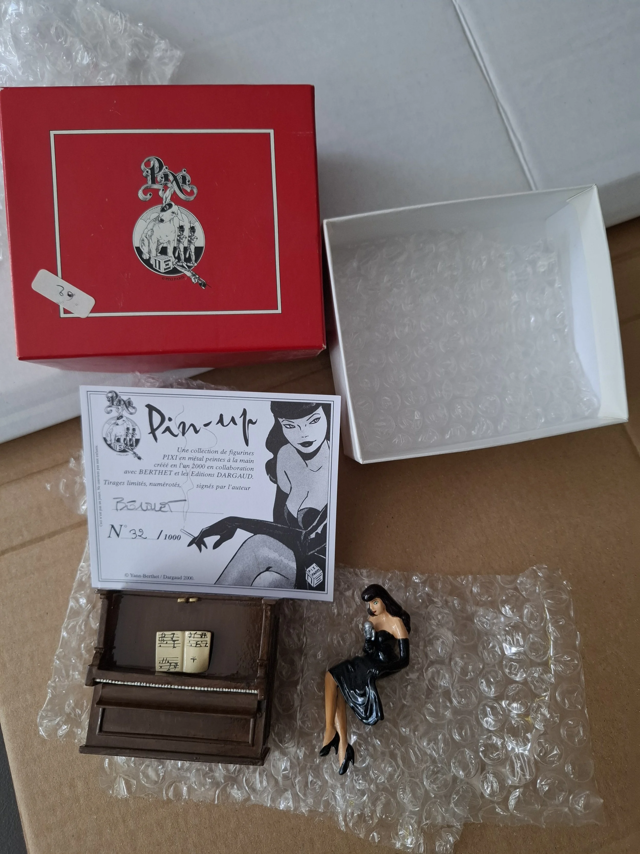 PIXI BERTHET LA PIN-UP SUR LE PIANO REF 5445 BOITE + CERTIFICAT
