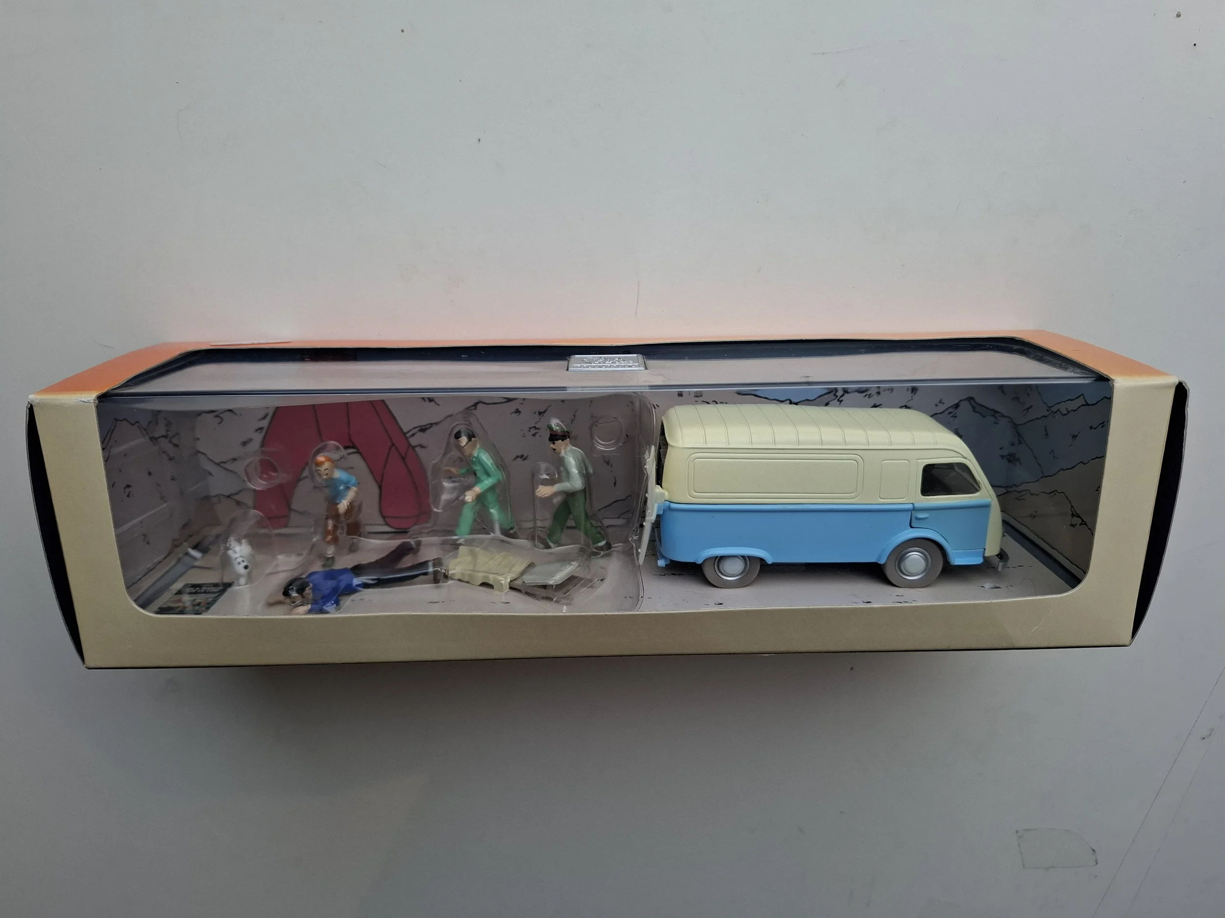 TINTIN TRANSPORTS N3 " L'AMBULANCE DE LA BASE" NEUF!