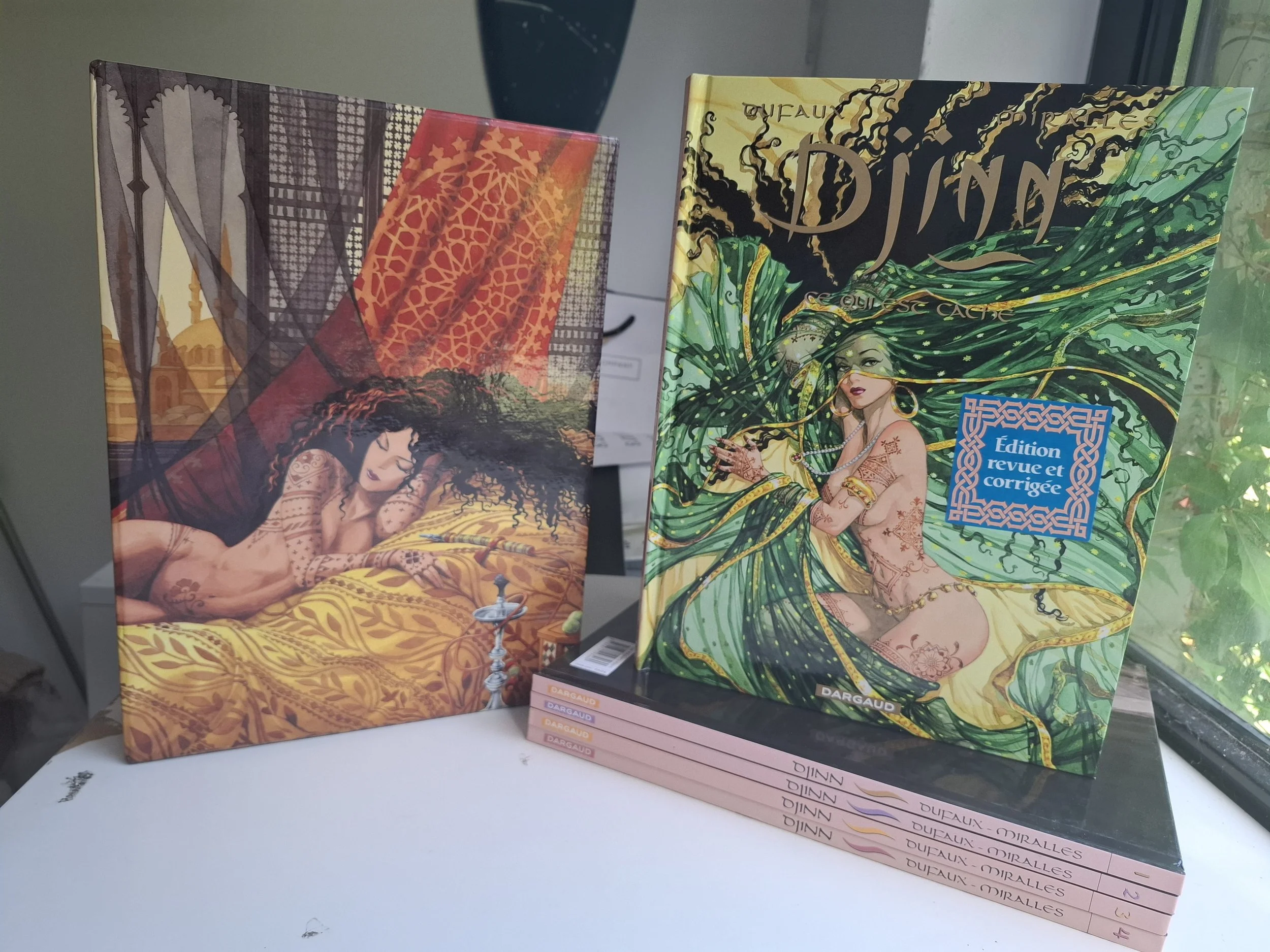COFFRET DJINN TOMES 1 à 4 + HORS SERIE "CE QUI EST CACHE"